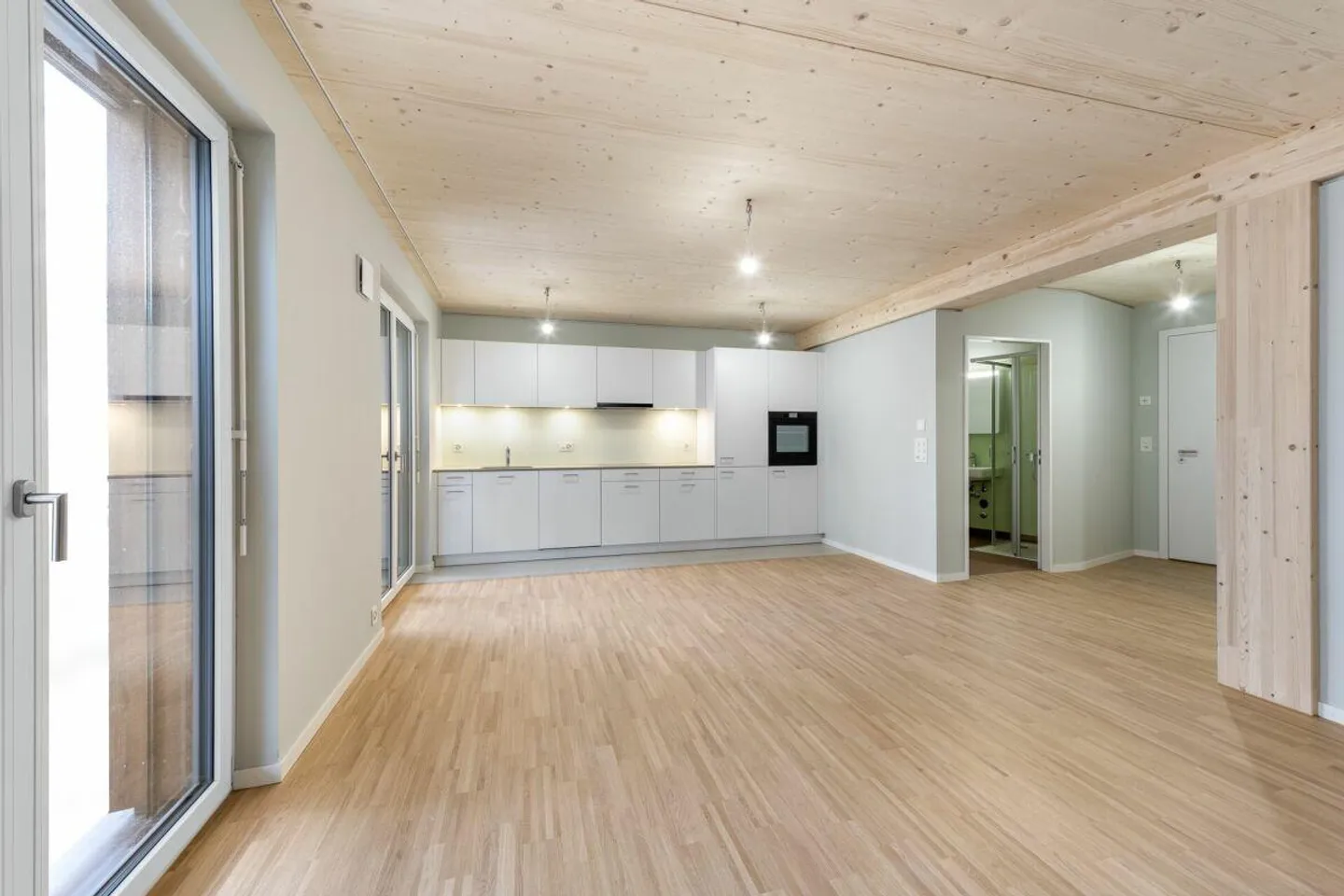 Appartement spacieux de 1,5 pièce avec terrasse - Photo 3 sur 7