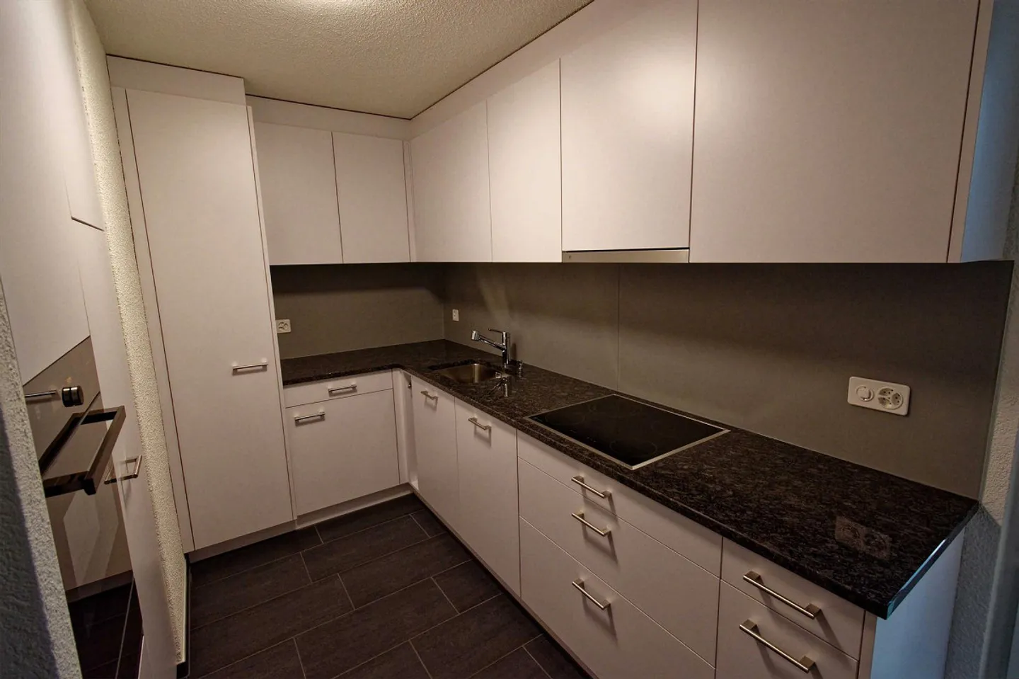 Appartement spacieux de 3,5 pièces dans un emplacement calme, ensoleillé et central - Photo 3 sur 12