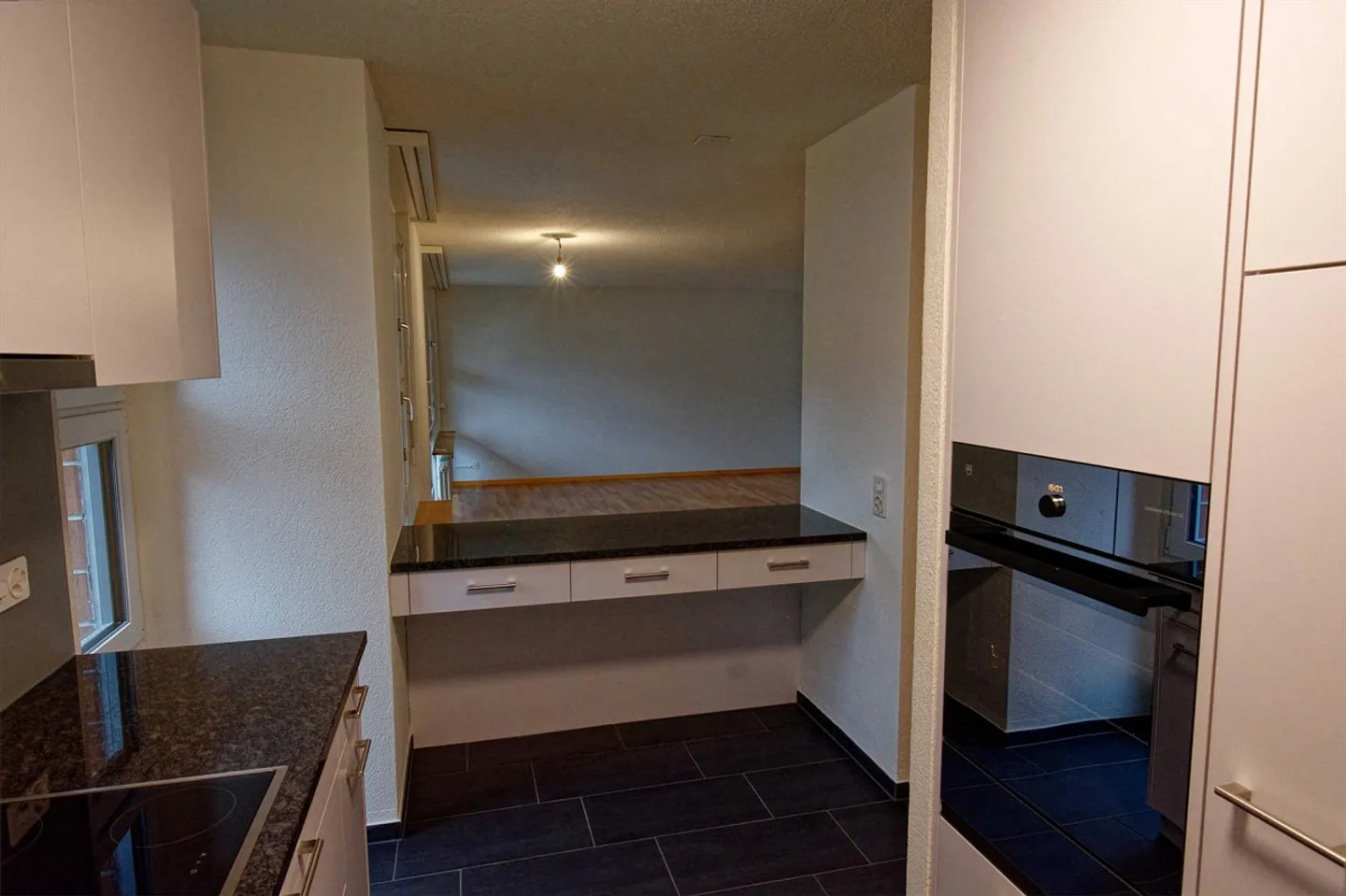 Appartement spacieux de 3,5 pièces dans un emplacement calme, ensoleillé et central - Photo 4 sur 12