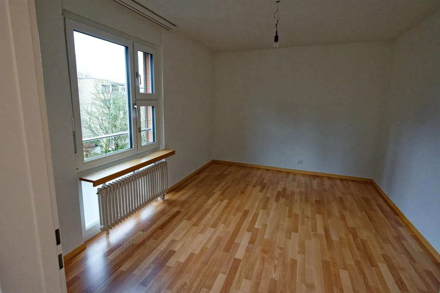 Appartement spacieux de 3,5 pièces dans un emplacement calme, ensoleillé et central - Photo 7 sur 12