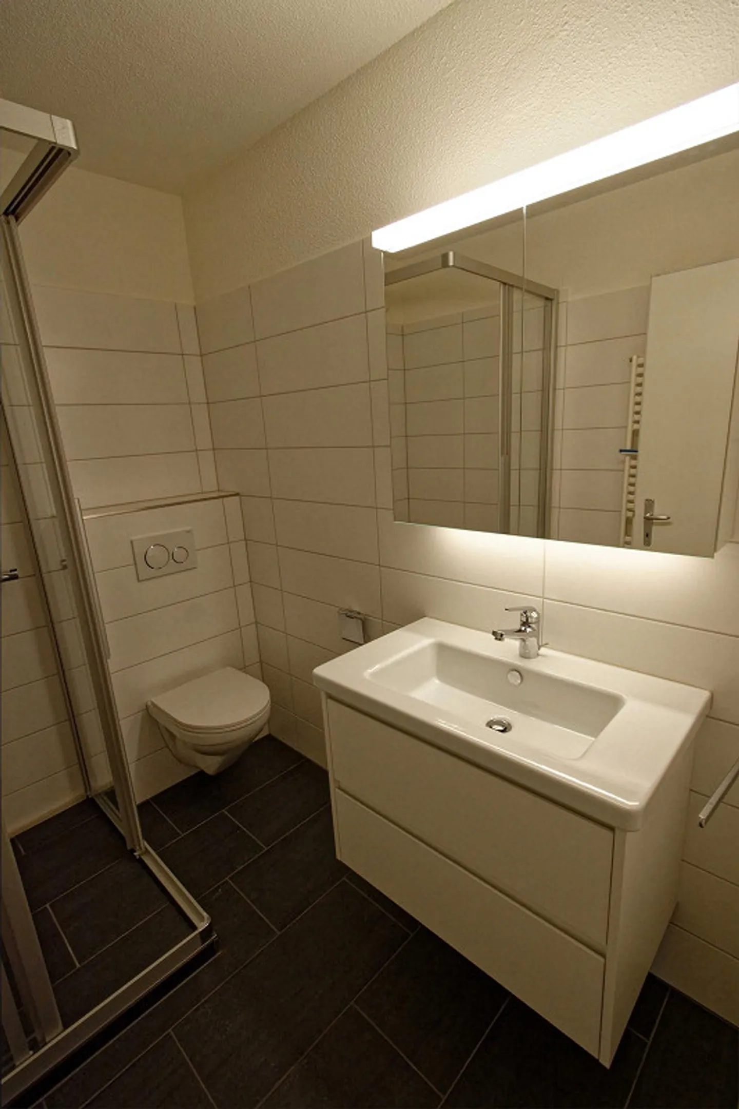 Appartement spacieux de 3,5 pièces dans un emplacement calme, ensoleillé et central - Photo 8 sur 12