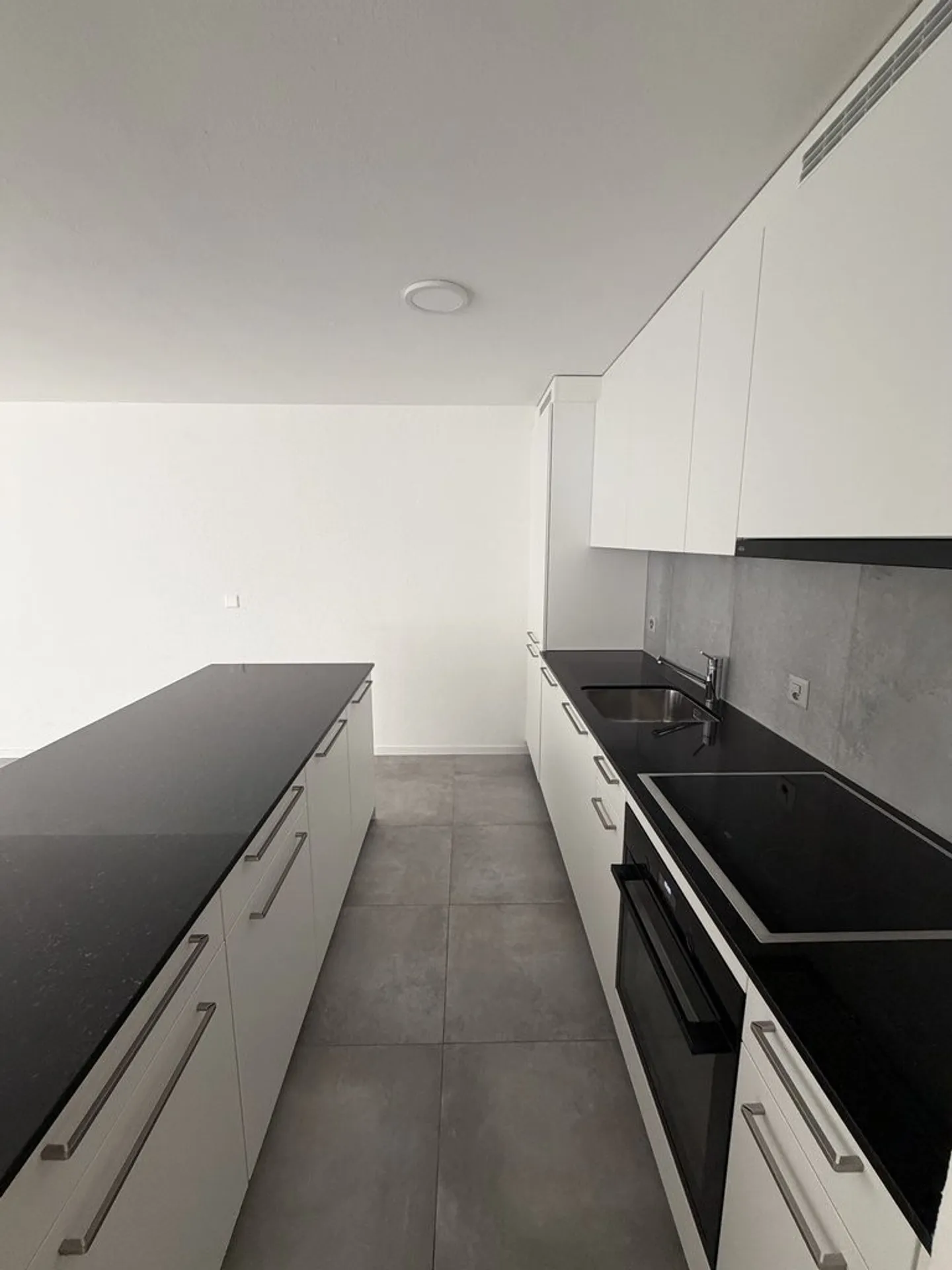 4 Room Apartment - Photo 2 of 7