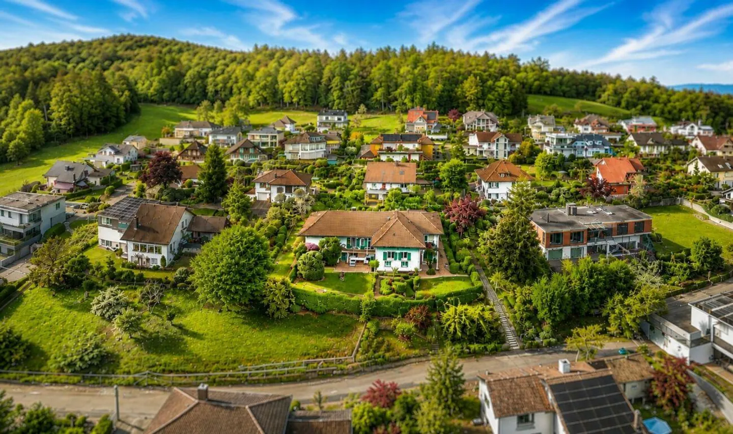Villa élégante de 7,5 pièces avec jardin de style parc - Photo 2 sur 30