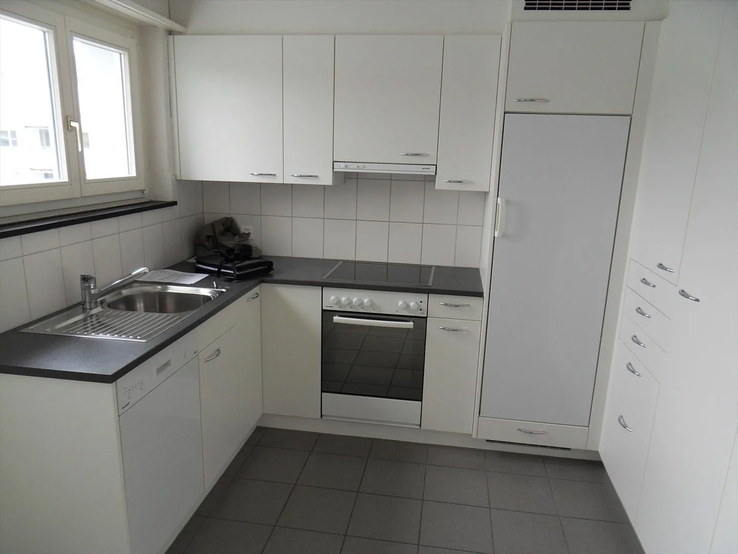 Apartment for rent - Photo 3 of 3