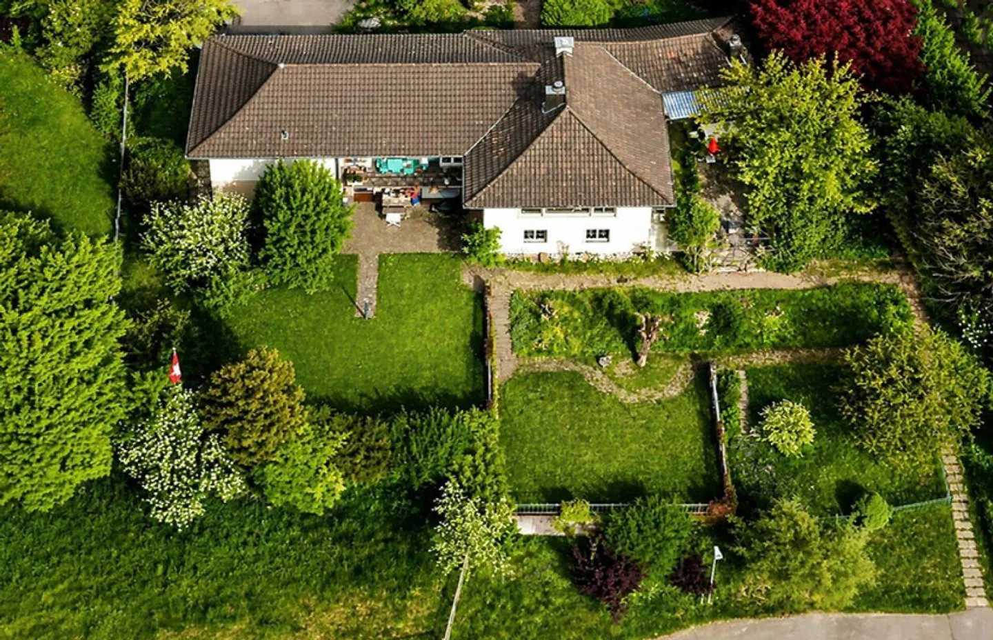 Villa élégante de 7,5 pièces avec jardin de style parc - Photo 3 sur 30