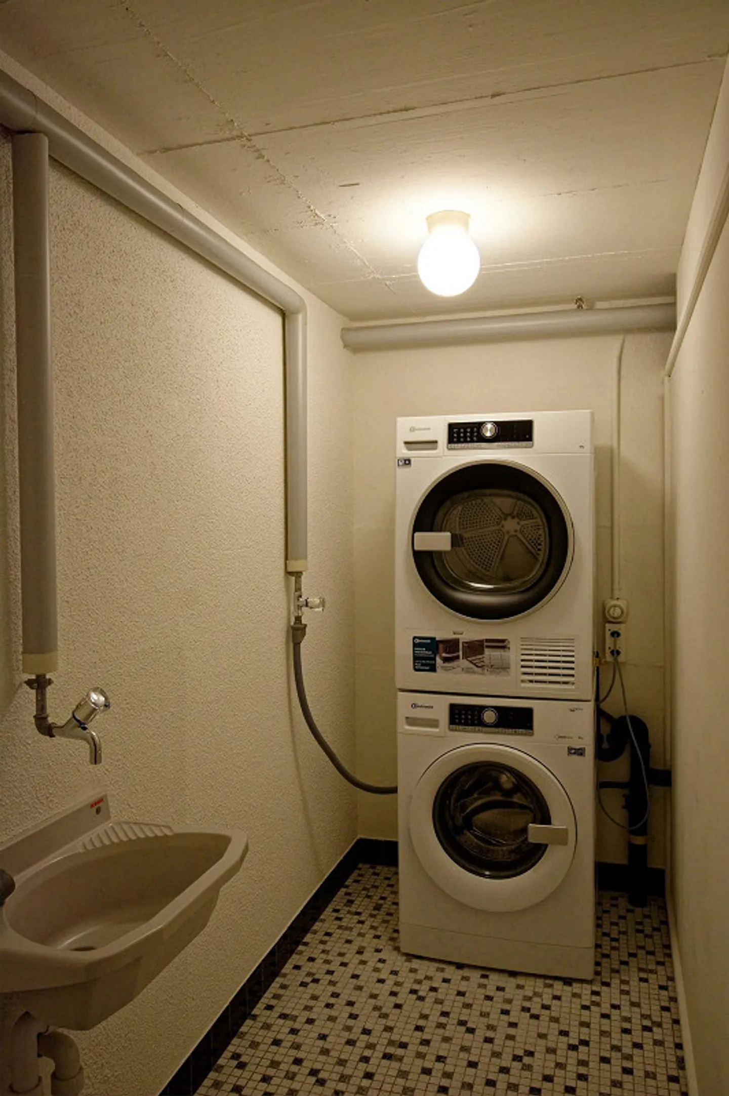 Appartement spacieux de 3,5 pièces dans un emplacement calme, ensoleillé et central - Photo 11 sur 12