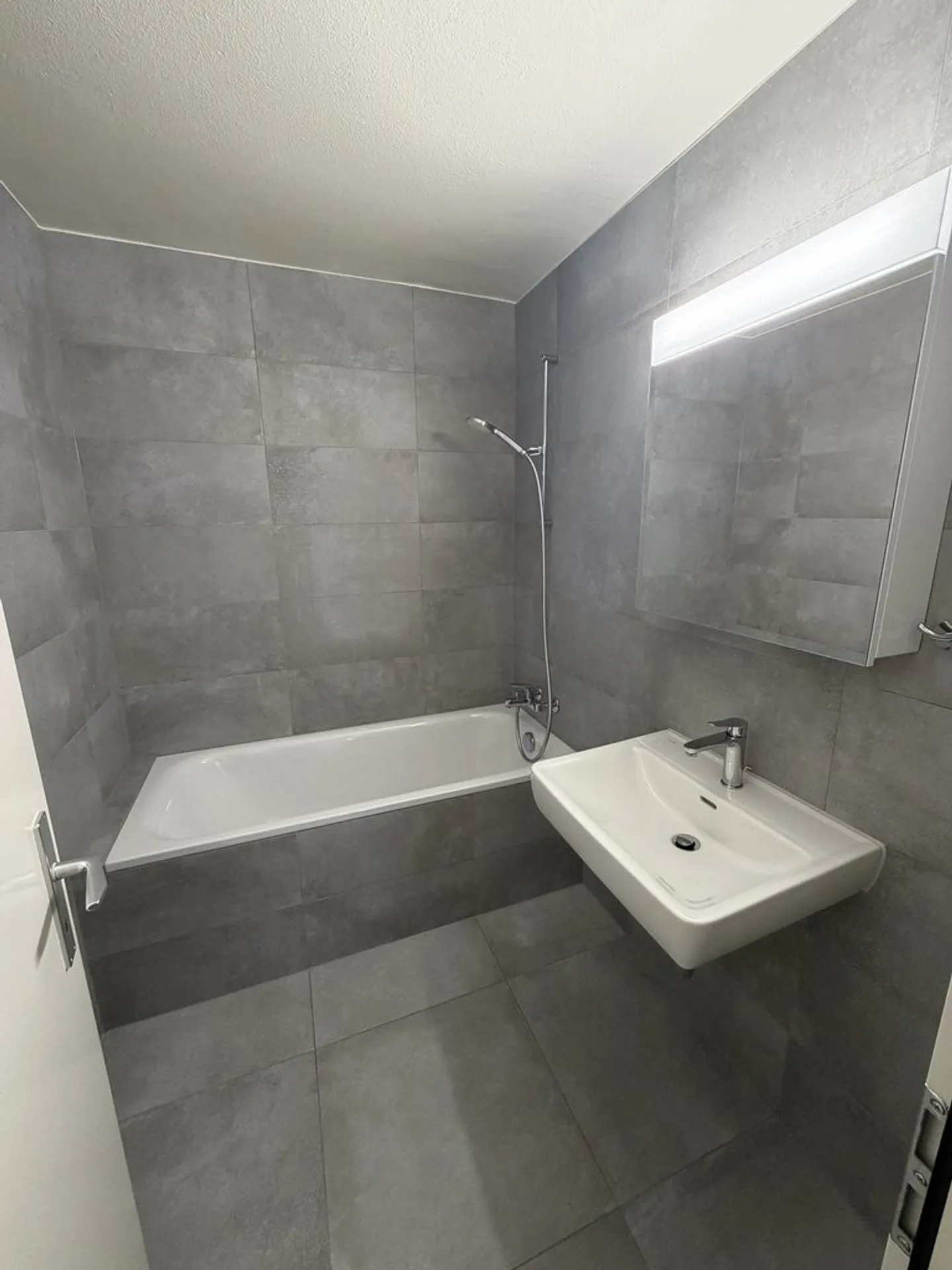 4 Room Apartment - Photo 6 of 7