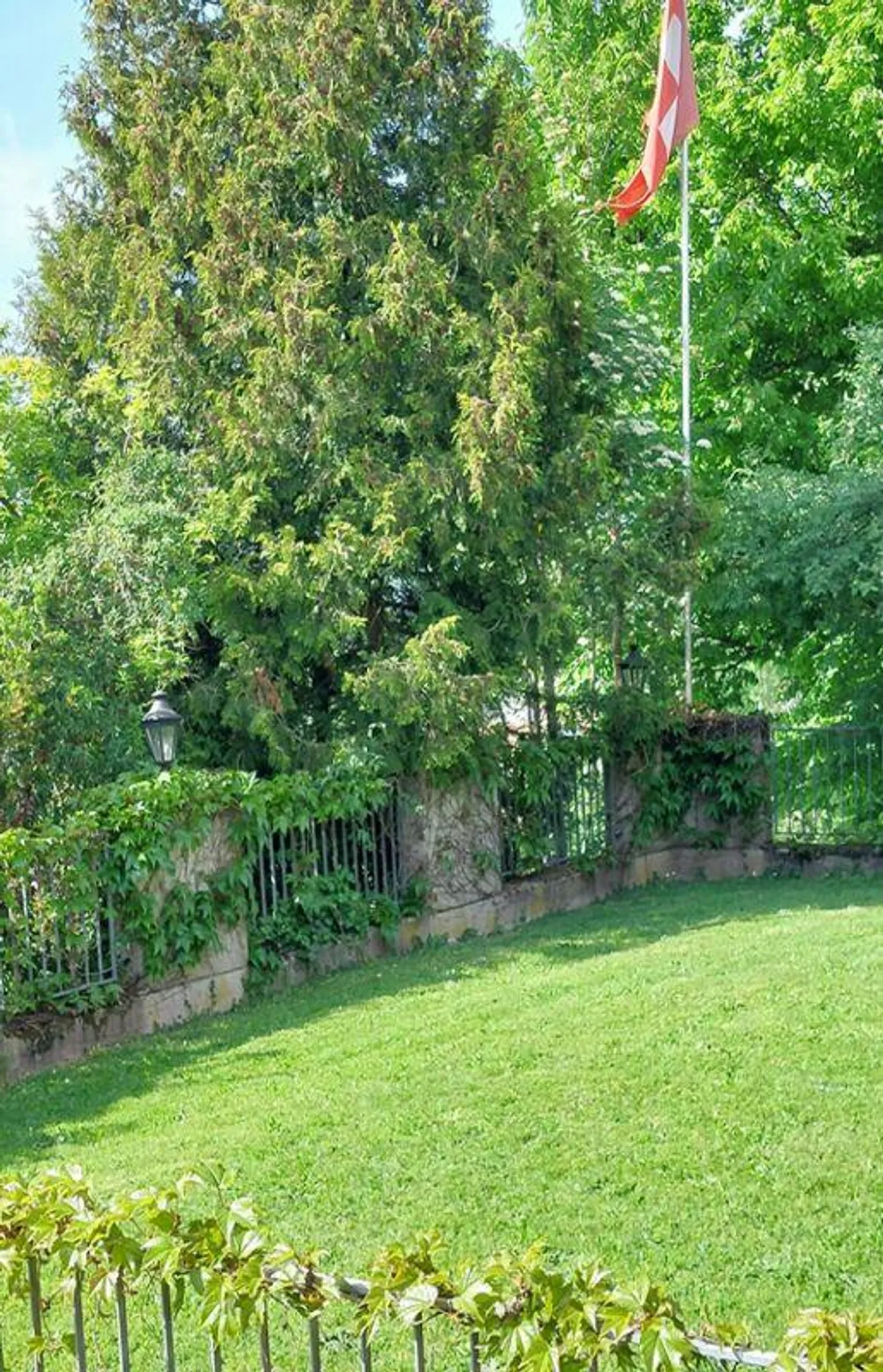 Villa élégante de 7,5 pièces avec jardin de style parc - Photo 24 sur 30