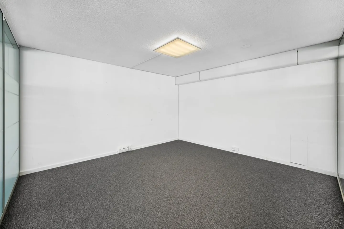 Unique Opportunity! Beautiful Modular Office in the Heart of Crissier! - Photo 10 of 11