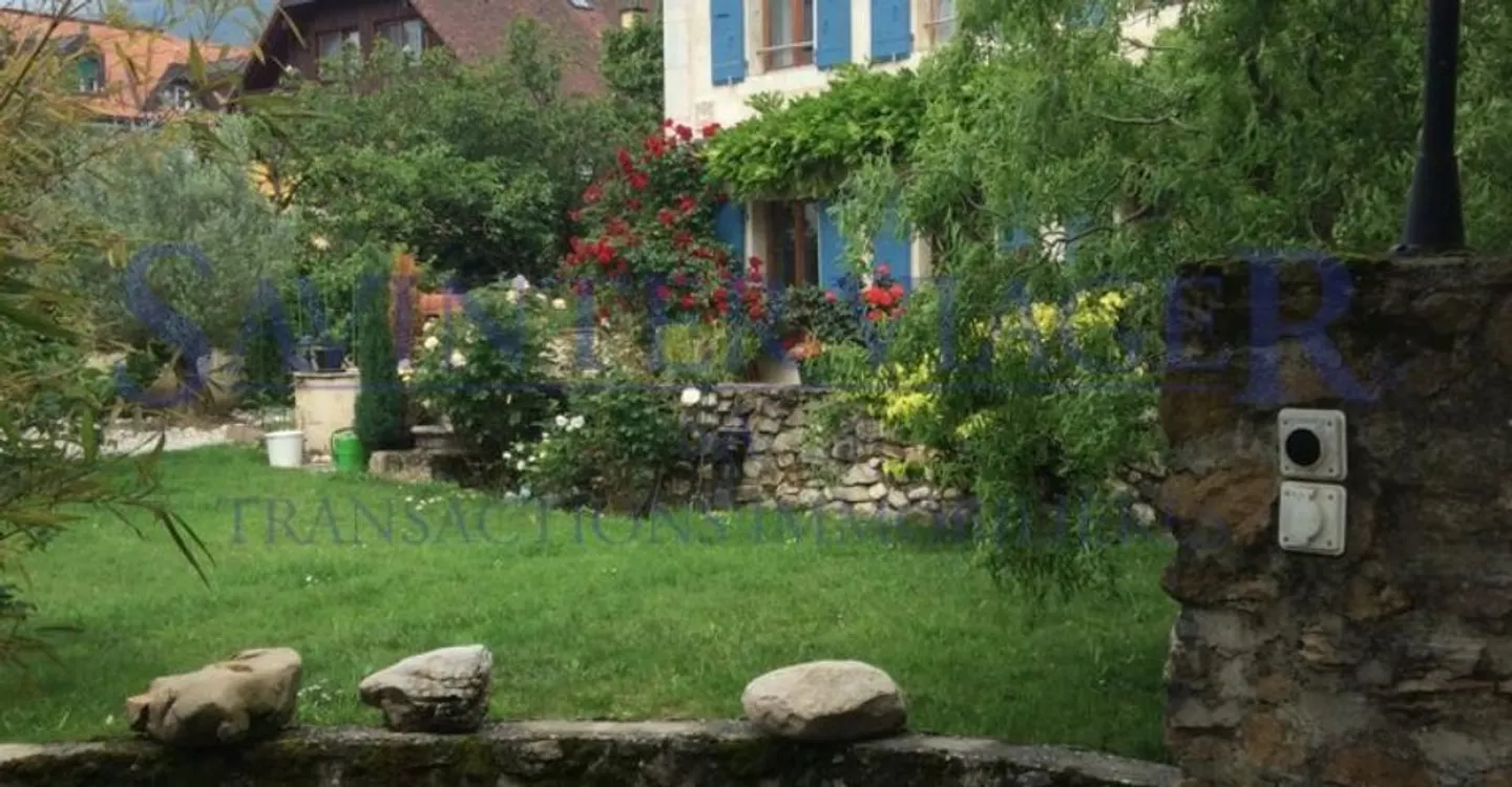 Fontaines-sur-Grandson, Magnificent Village House - Term Sale - Photo 5 of 13