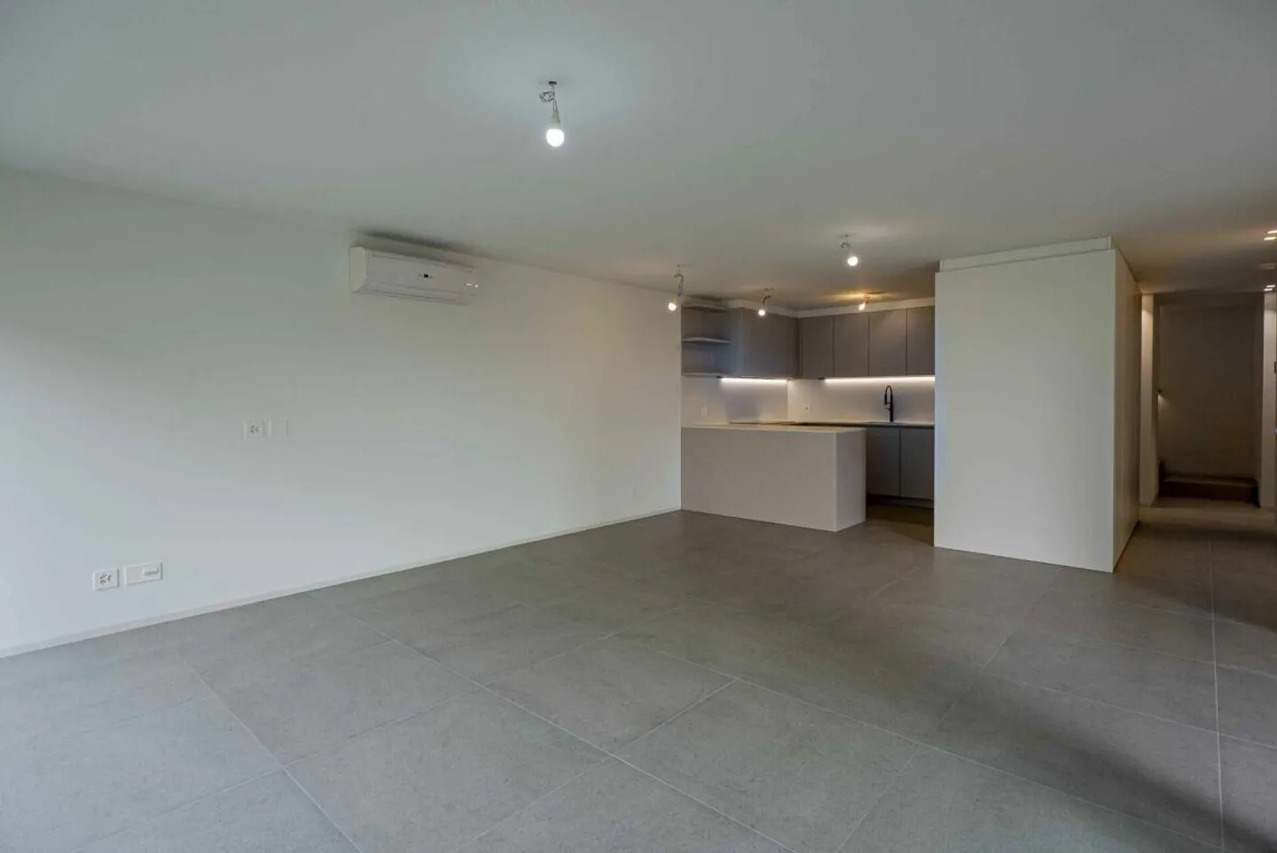 Wir verkaufen moderne Designvillen in Cadro - Foto 4 von 18