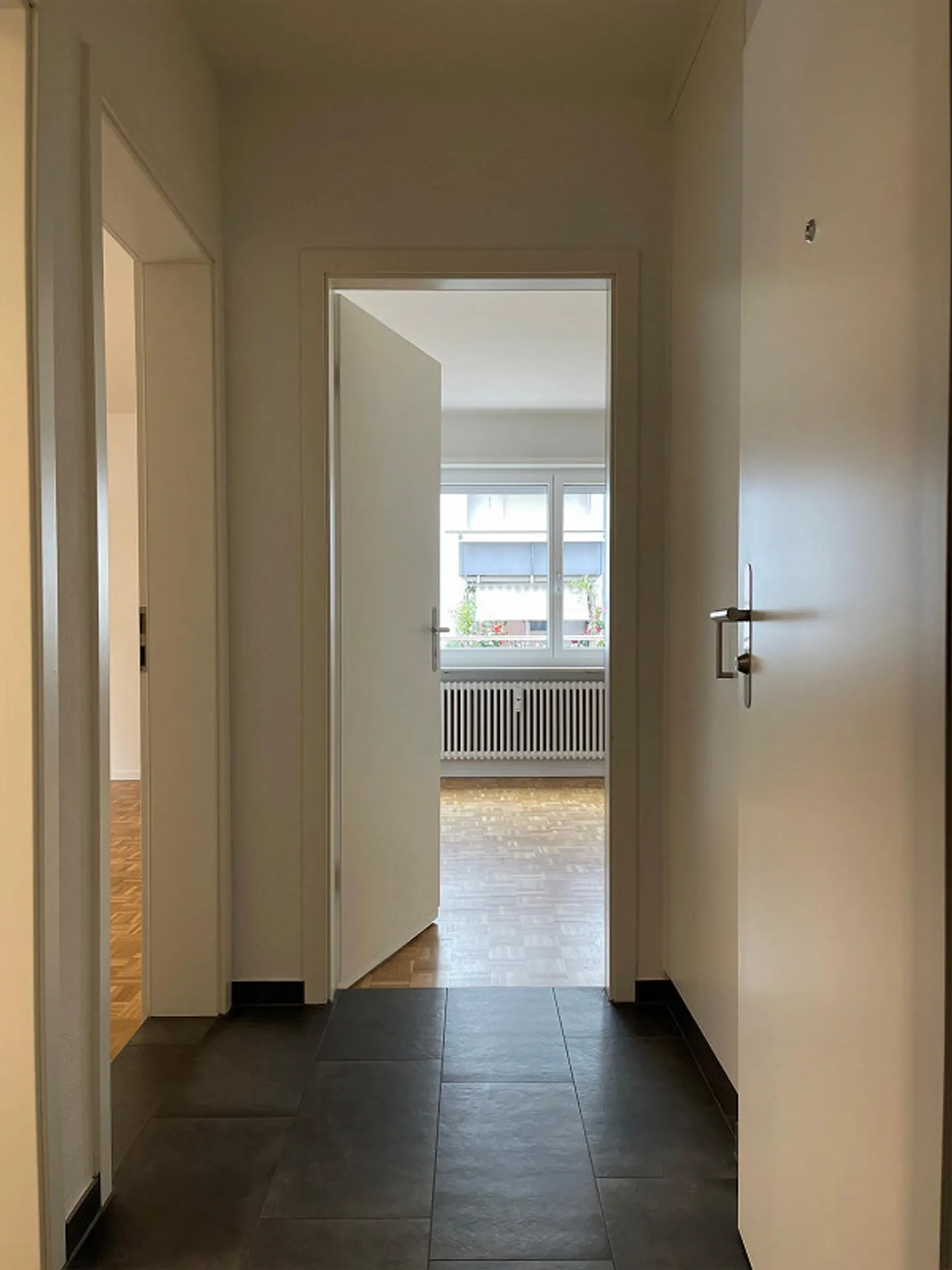 Appartamento moderno, situato al 2° piano a destra, vicino al Reno - Foto 5 di 9