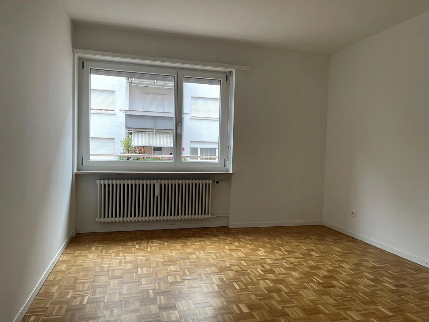 Appartamento moderno, situato al 2° piano a destra, vicino al Reno - Foto 3 di 9