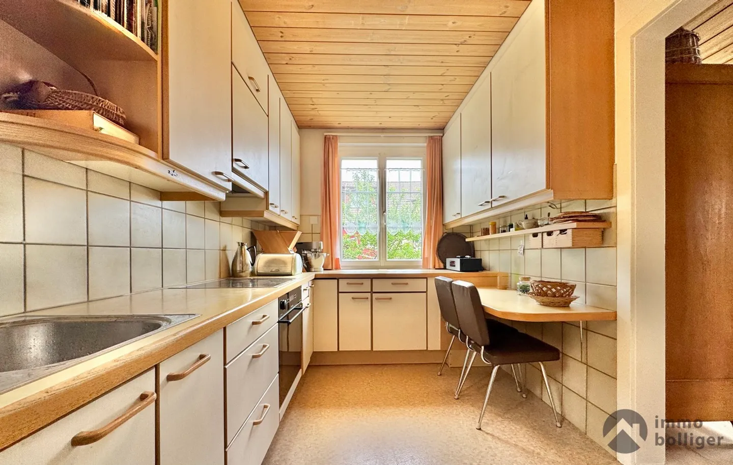 Une maison avec du caractère et du potentiel dans un emplacement attrayant - Photo 5 sur 13