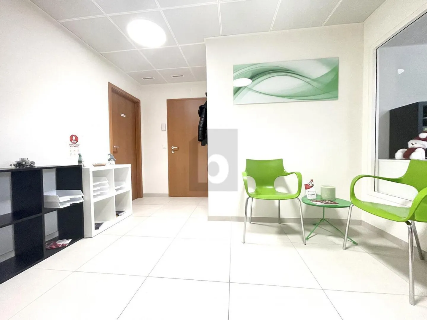 Office space for rent - Photo 1 of 5