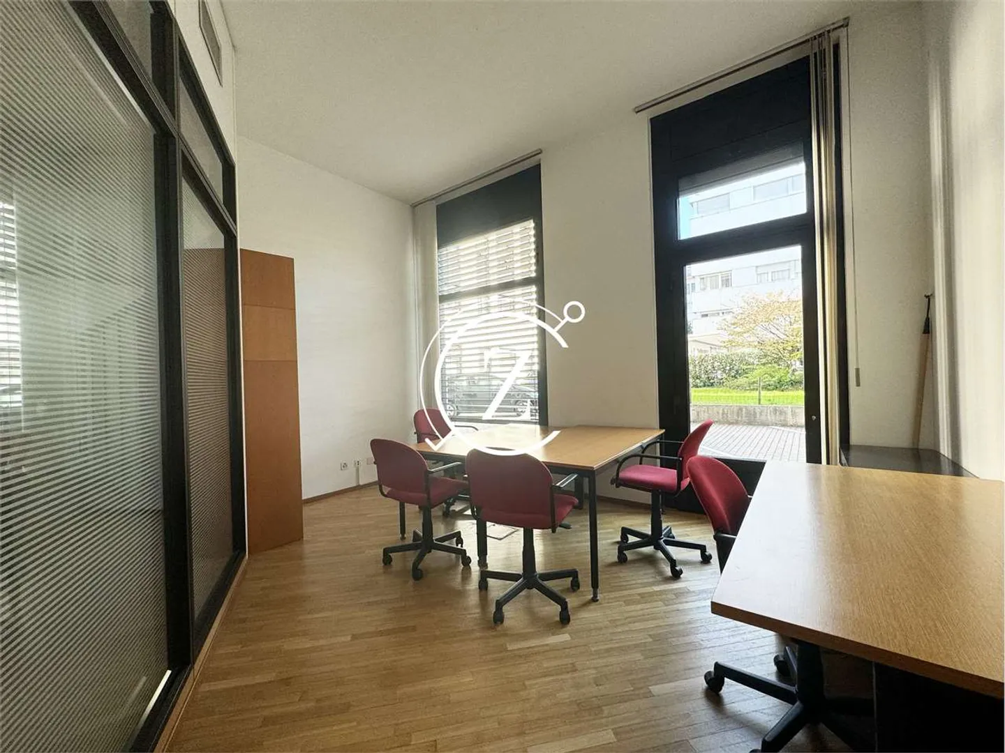 Bureau avec vitrine Lugano meublé, frais accessoires inclus - Photo 1 sur 1