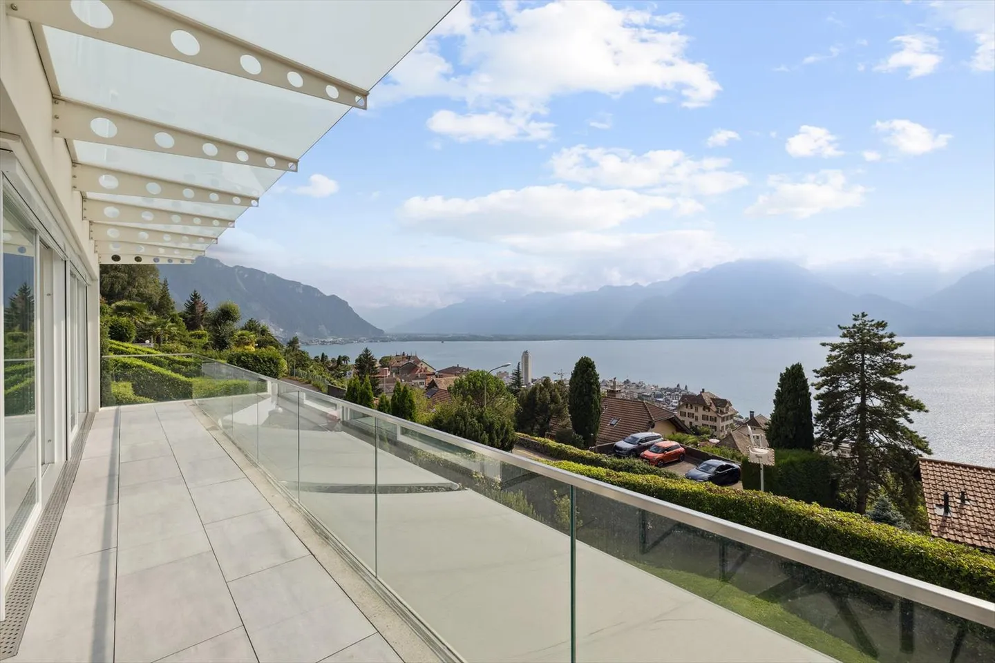 Villa contemporanea arredata con vista sul lago - Foto 6 di 11