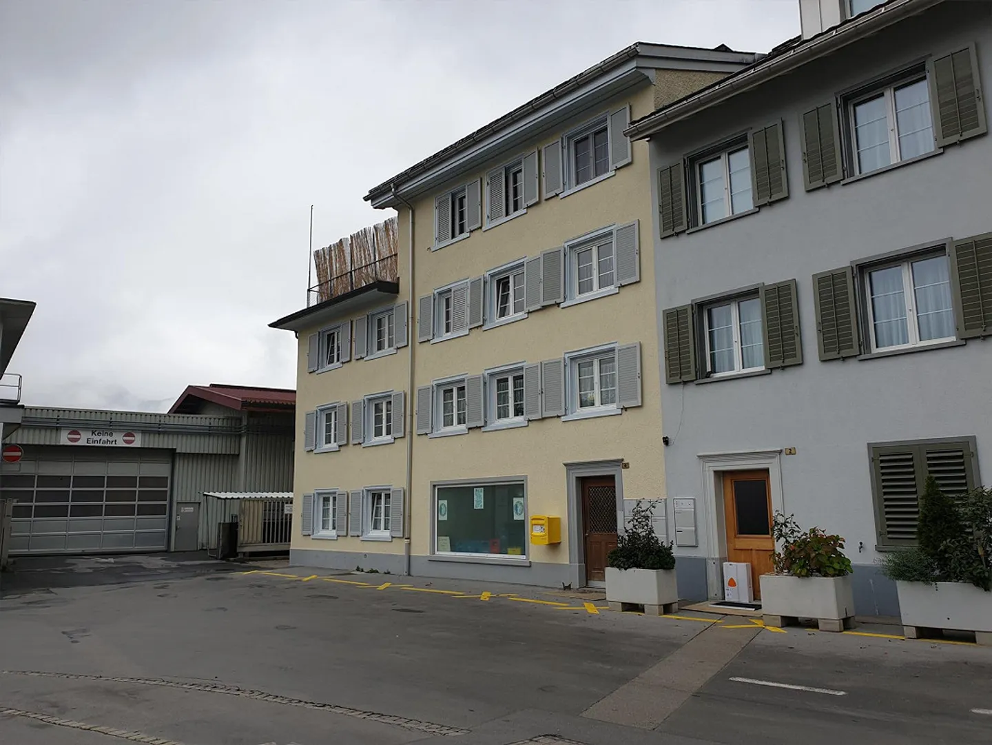 kleine, gemütliche 2-Zimmerwohnung zu vermieten im Zentrum von Ennenda - Photo 2 of 9