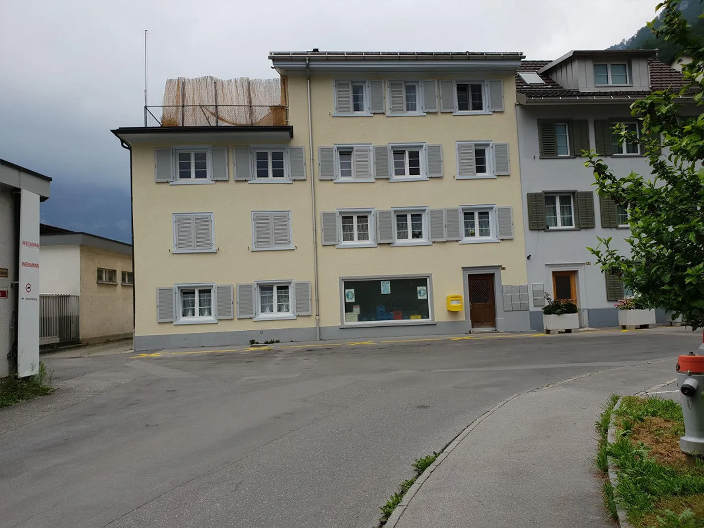 kleine, gemütliche 2-Zimmerwohnung zu vermieten im Zentrum von Ennenda - Photo 3 of 9