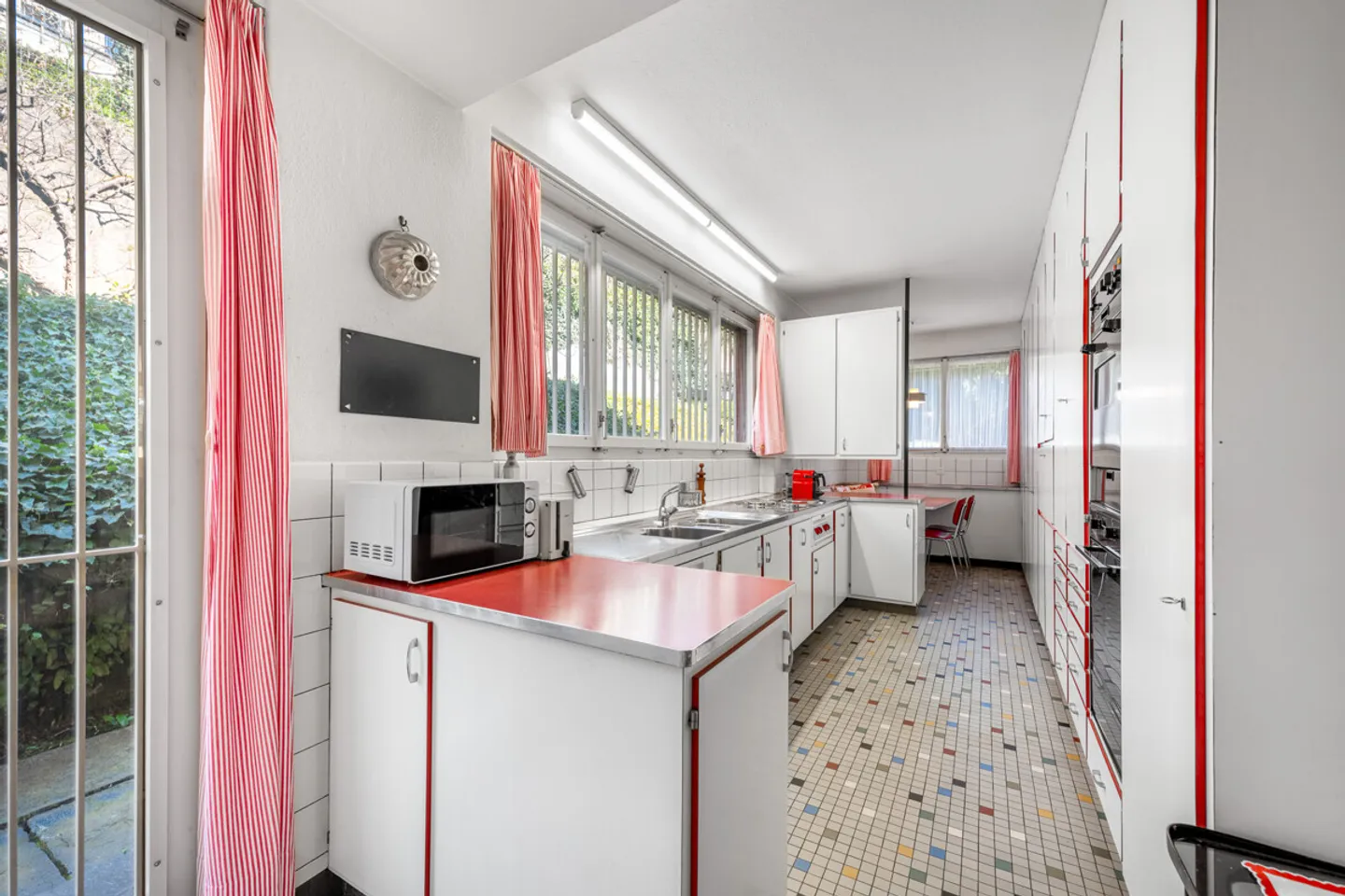 Architettura concisa degli anni '60 per famiglie a Zurigo Hottingen - Foto 3 di 5