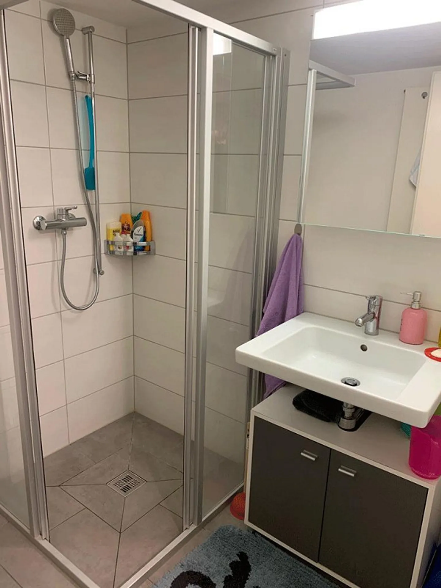 kleine, gemütliche 2-Zimmerwohnung zu vermieten im Zentrum von Ennenda - Photo 6 of 9