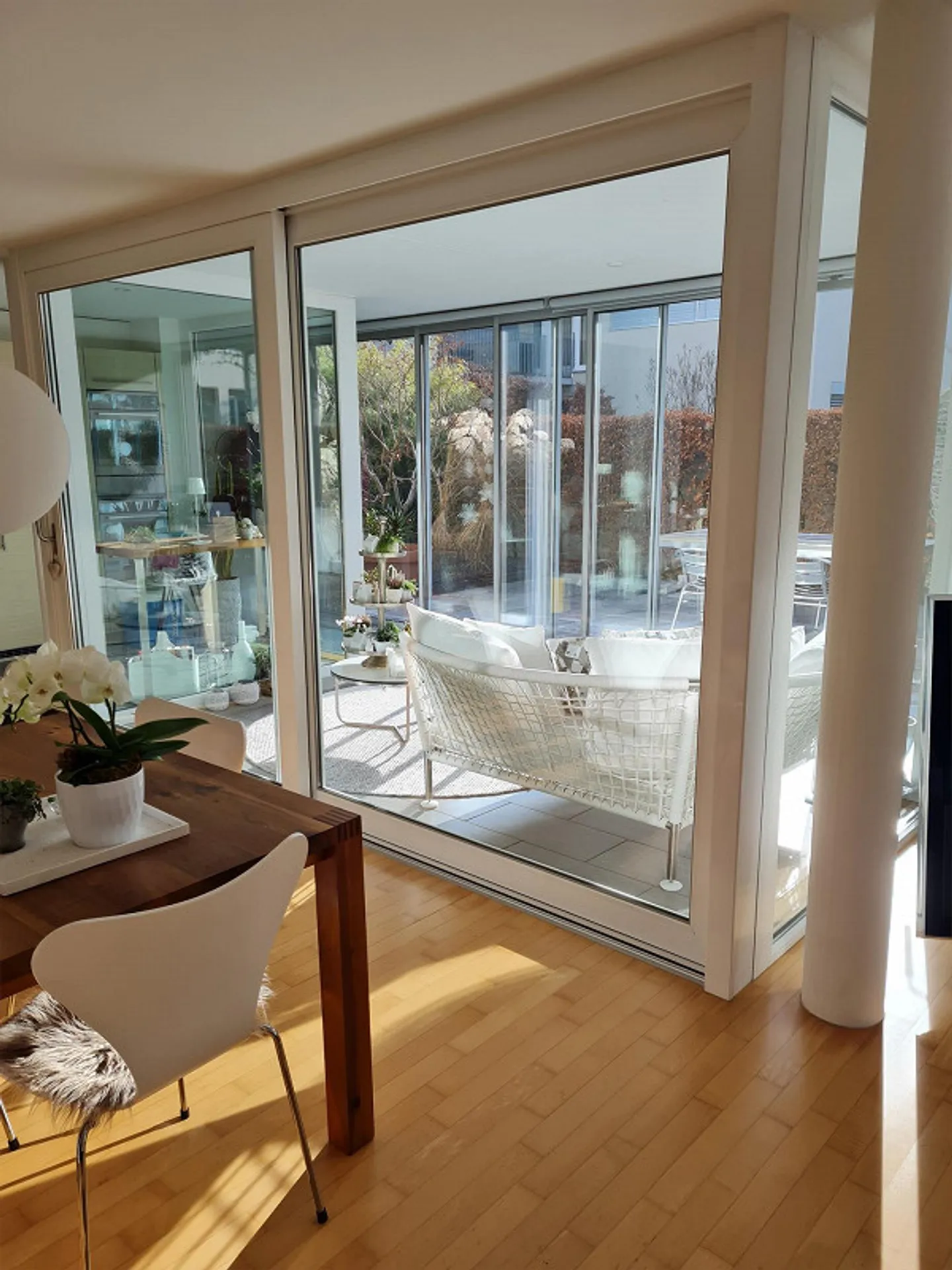 Modern family-friendly 5 1/2 room garden apartment - Photo 3 of 11