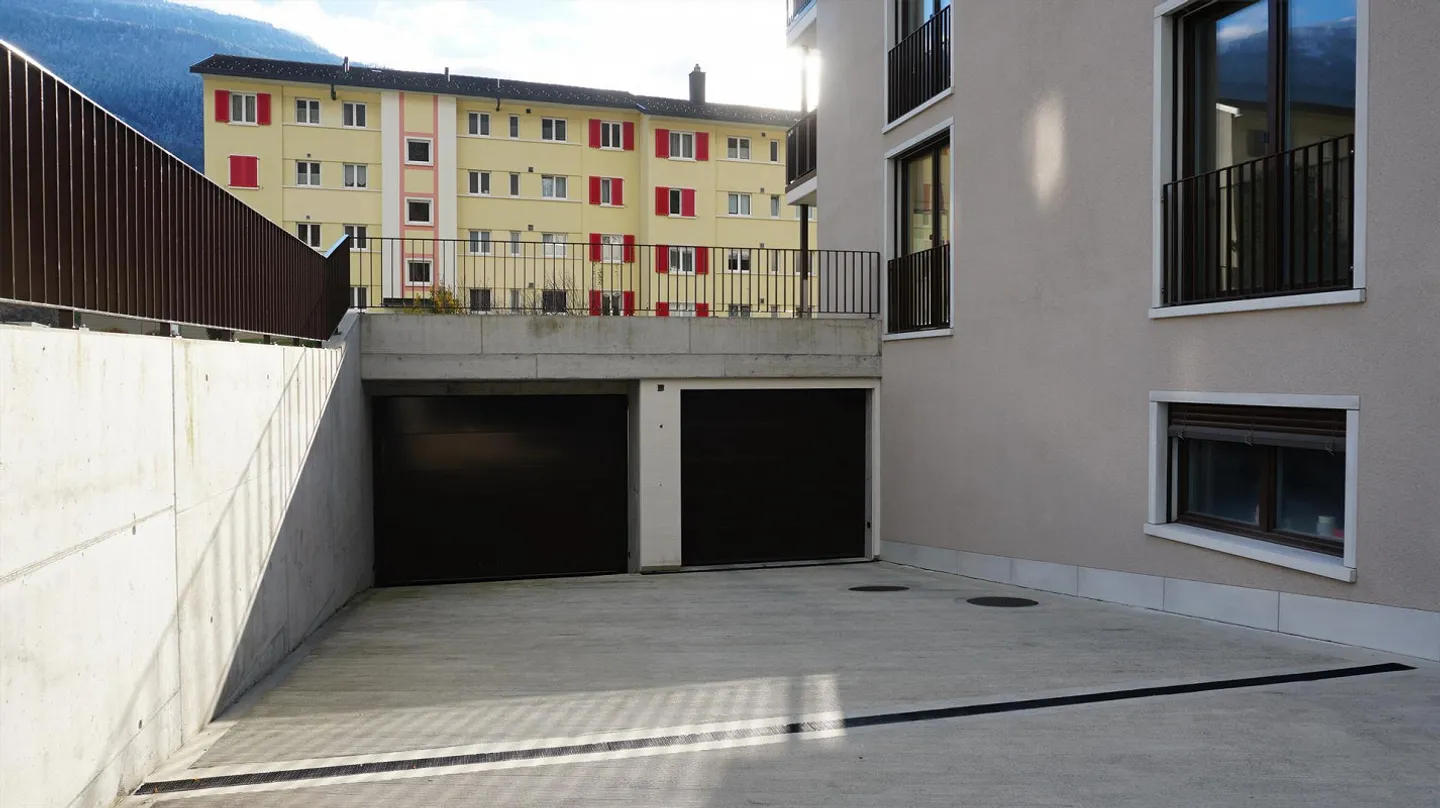 Domat/Ems - Car parking hall with 17 parking spaces - Photo 1 of 2