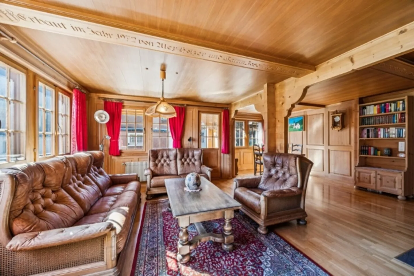 5.5-Zimmer-Chalet mit grossem Ausbaupotenzial - Foto 3 von 13