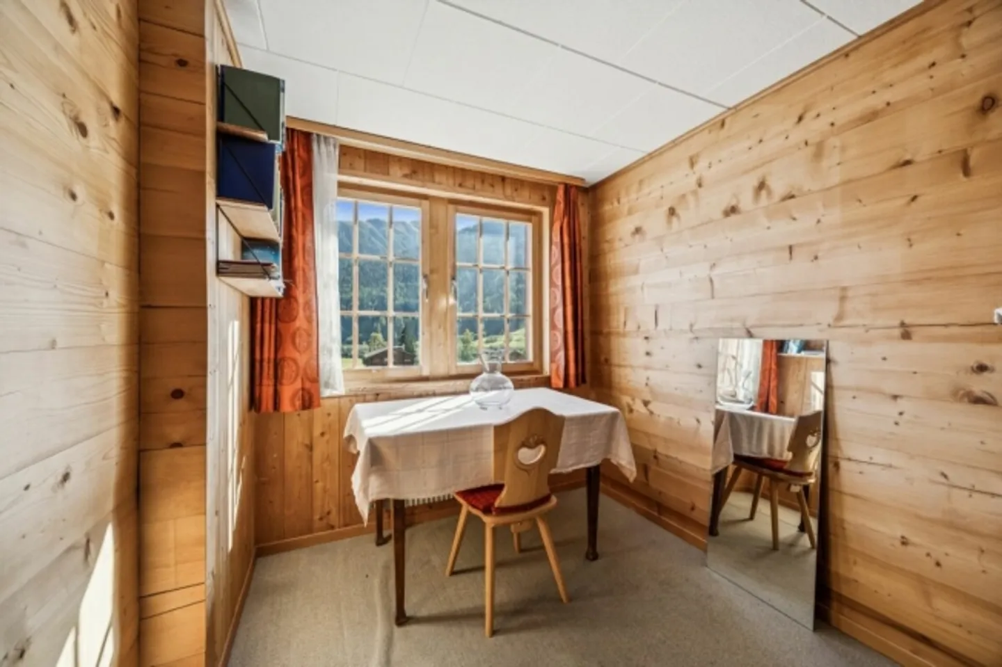 5.5-Zimmer-Chalet mit grossem Ausbaupotenzial - Foto 5 von 13