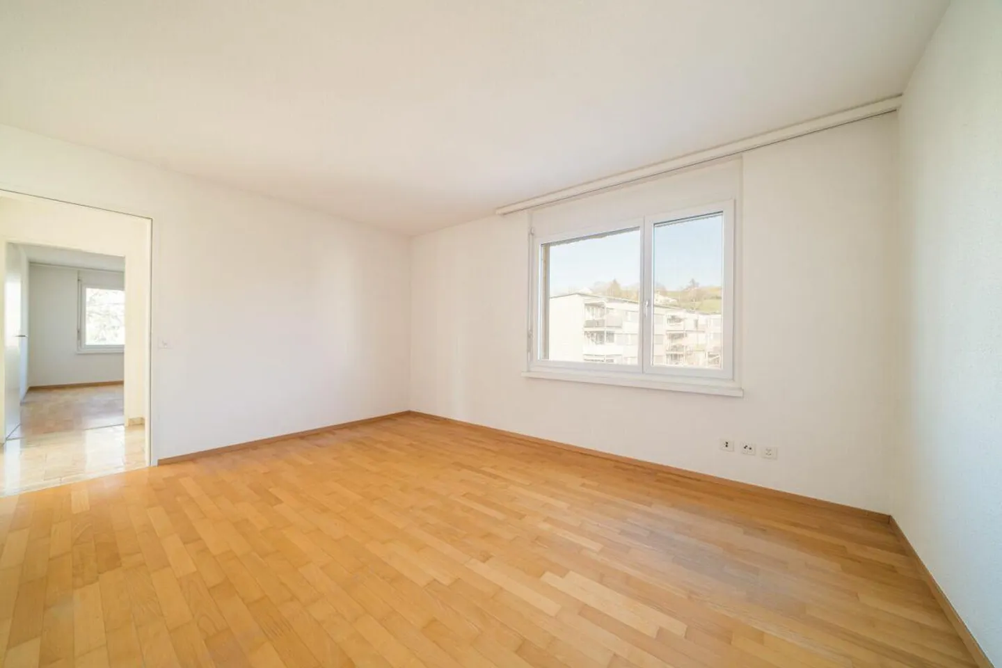 Esclusivo appartamento attico di 5½ locali con terrazza sul tetto di 95 m² e vista lago - Foto 4 di 7