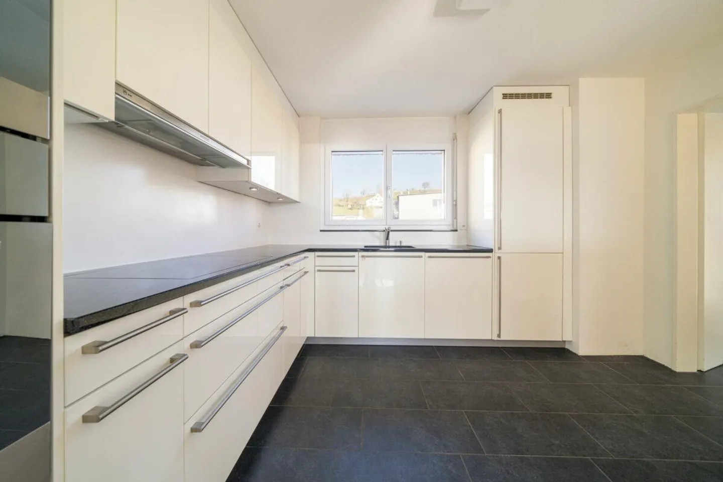 Esclusivo appartamento attico di 5½ locali con terrazza sul tetto di 95 m² e vista lago - Foto 5 di 7