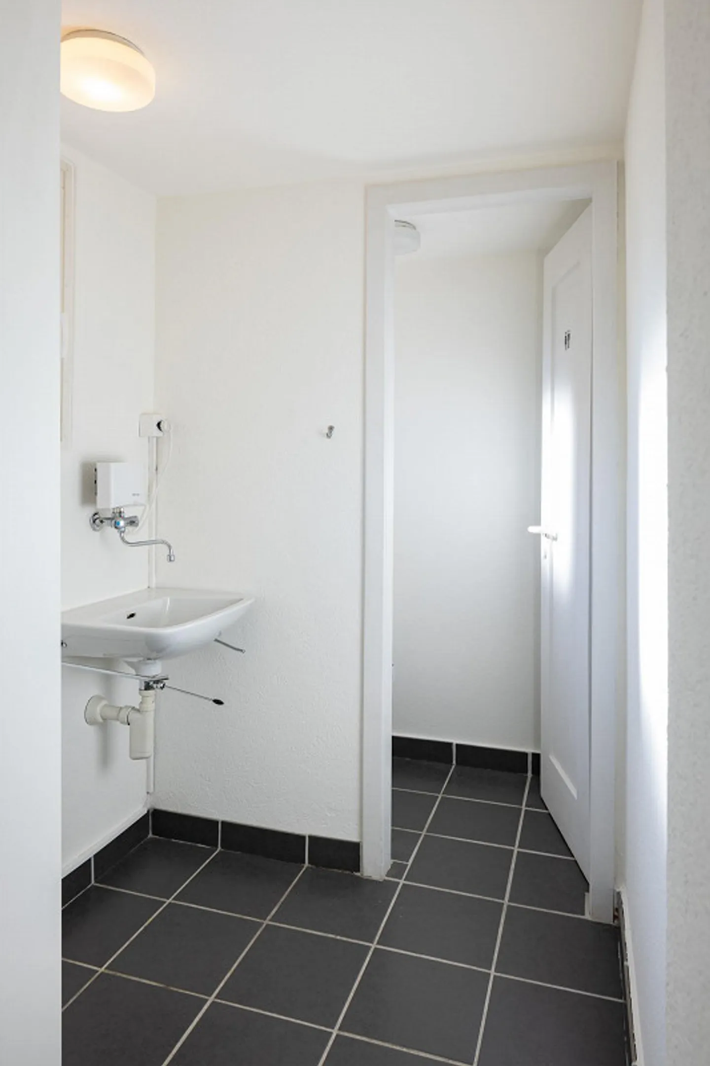 Lavorare centralmente ad Altdorf – Ufficio o studio di 2 stanze - Foto 5 di 8