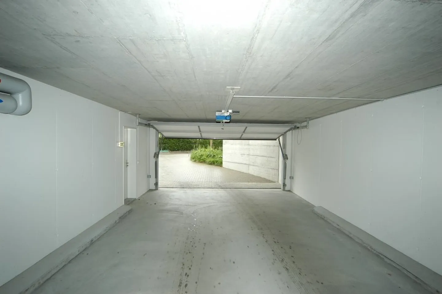 Looking for a parking space for your motorcycle? - Photo 2 of 2
