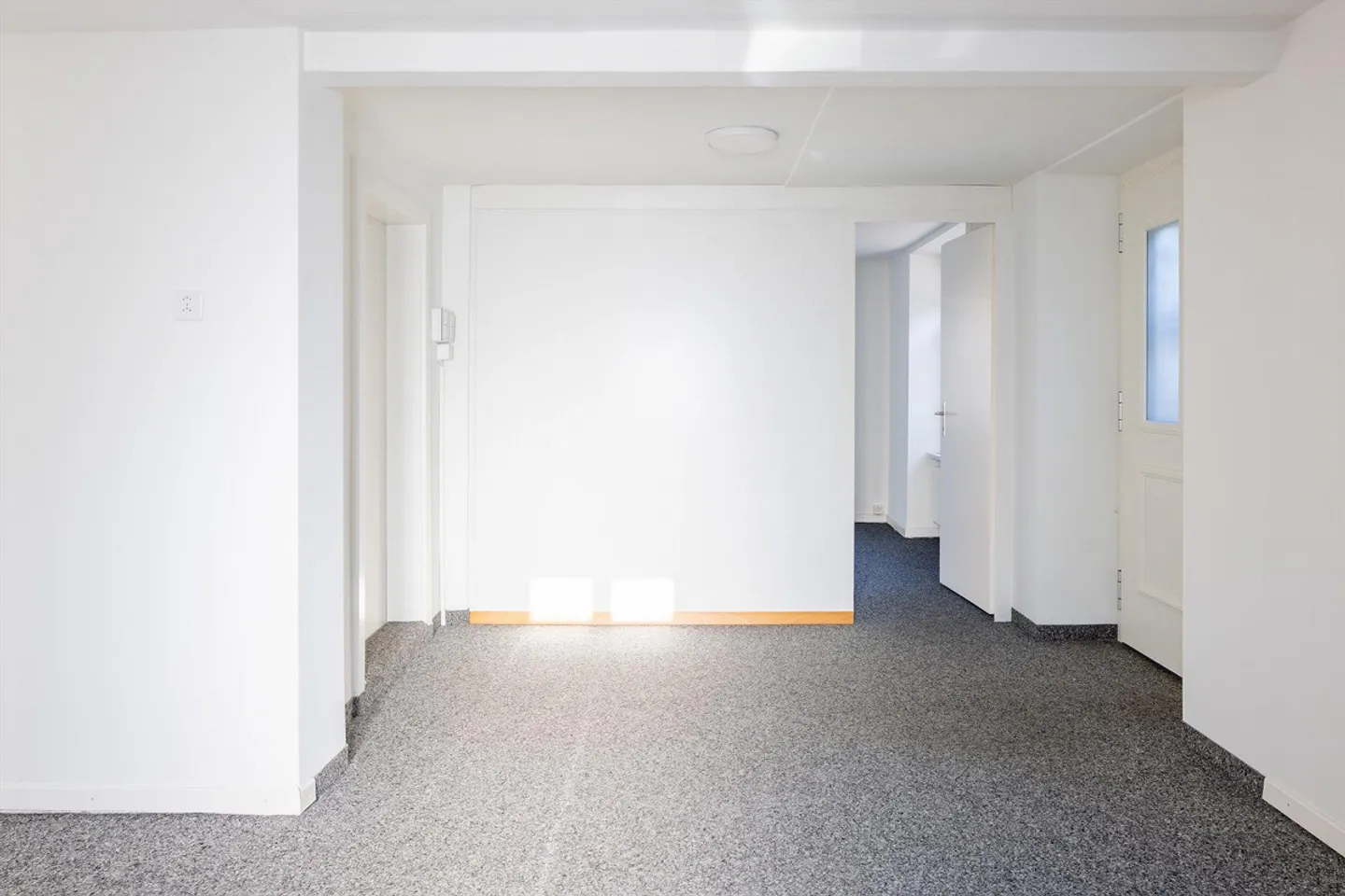 Lavorare centralmente ad Altdorf – Ufficio o studio di 2 stanze - Foto 2 di 8