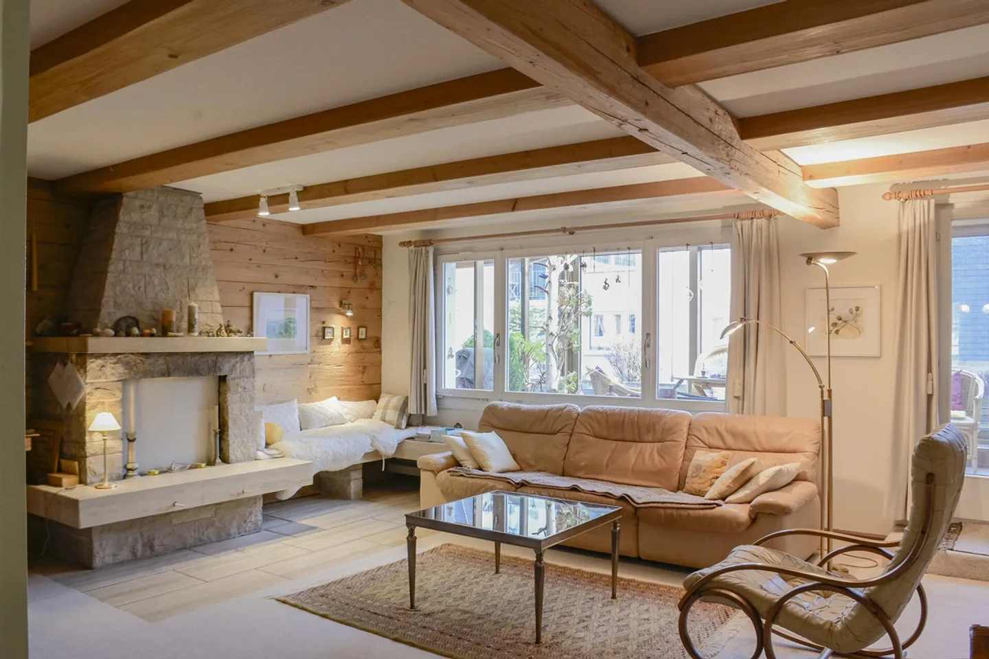 Living & Working in a Central Location – Versatile Residential and Commercial Property - Photo 4 of 8