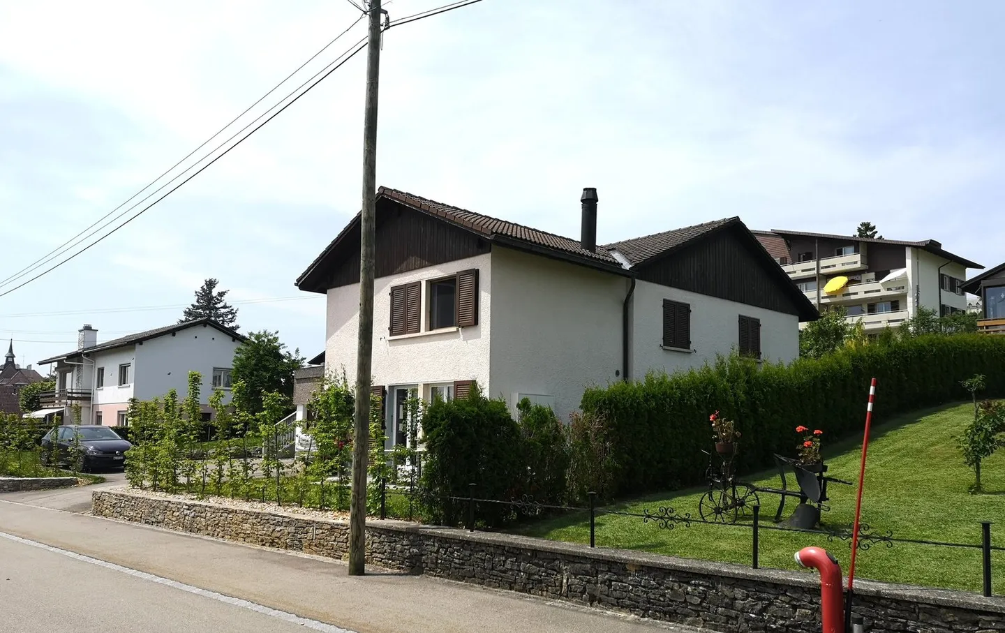 Maison avec deux appartements dans un endroit calme, avec garage et places de parking - Photo 3 sur 33