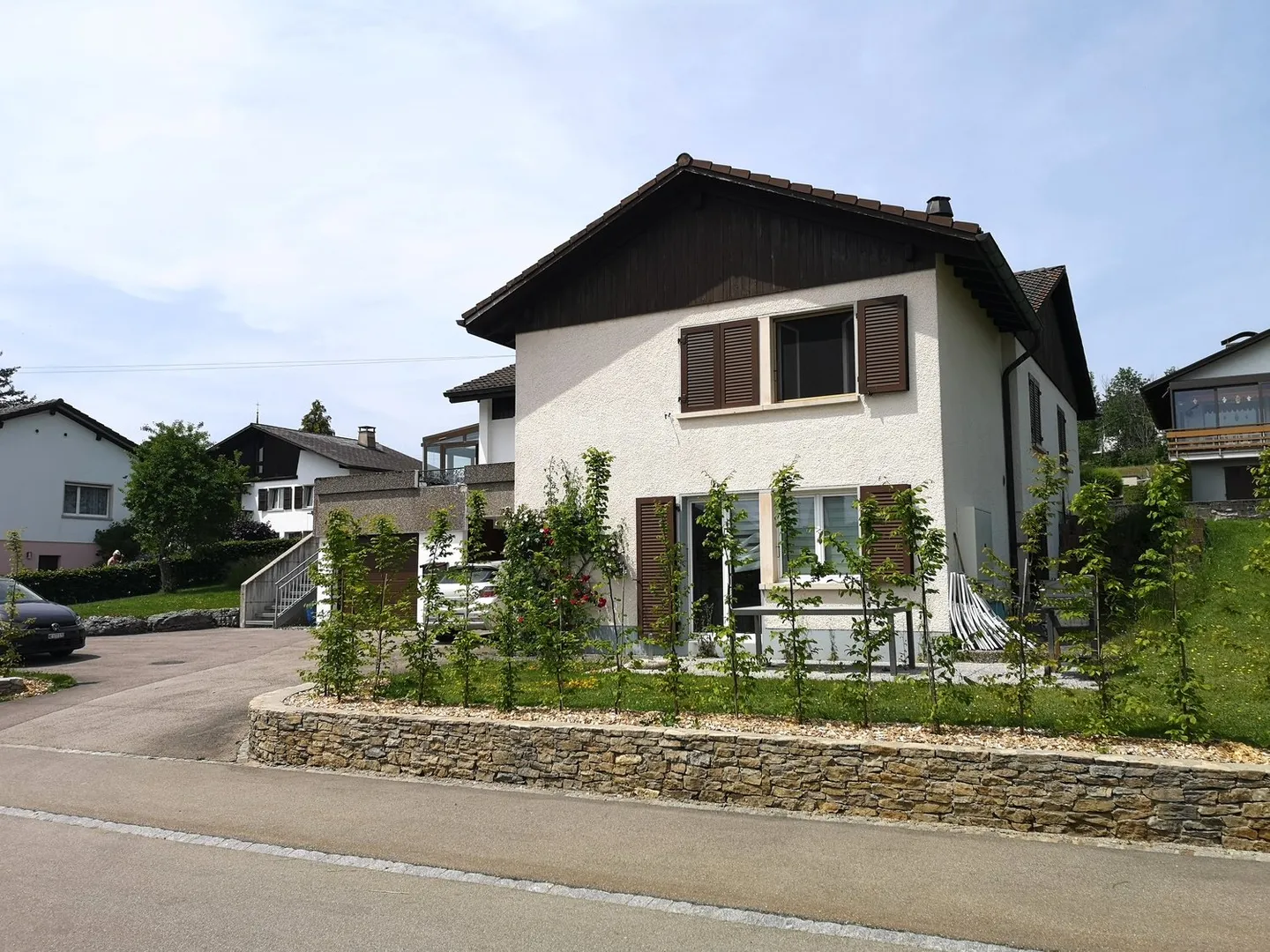 Maison avec deux appartements dans un endroit calme, avec garage et places de parking - Photo 4 sur 33