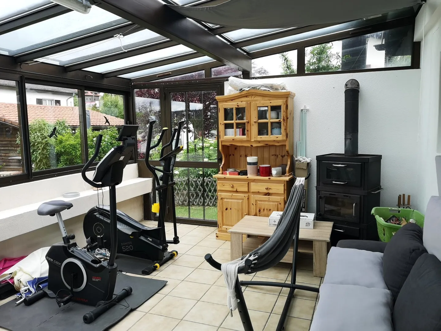 Maison avec deux appartements dans un endroit calme, avec garage et places de parking - Photo 8 sur 33