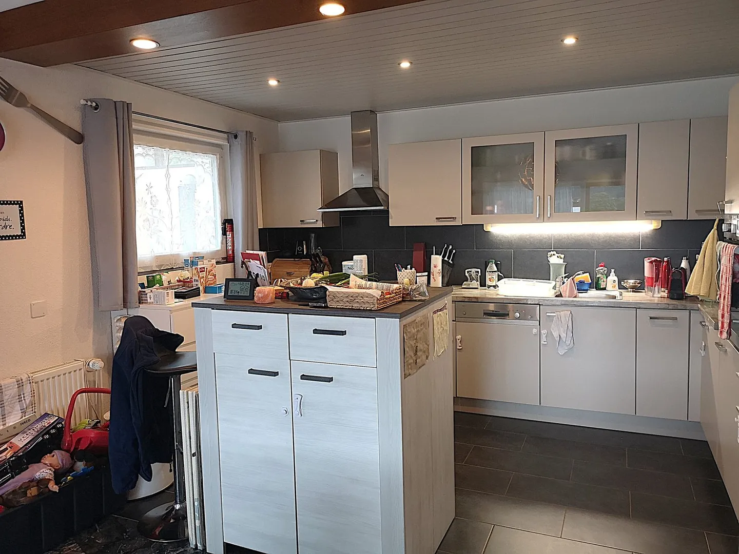 Maison avec deux appartements dans un endroit calme, avec garage et places de parking - Photo 12 sur 33