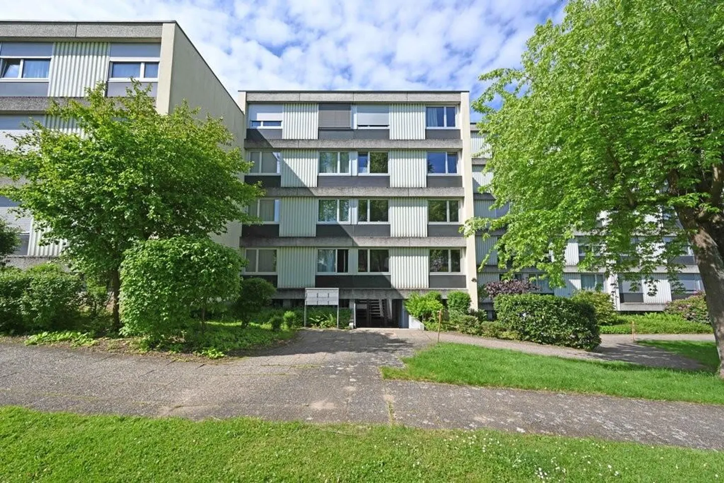 SCHÖNE 6.5-ZIMMER-MAISONETTE-WOHNUNG IN GÜMLIGEN - Foto 1 di 12