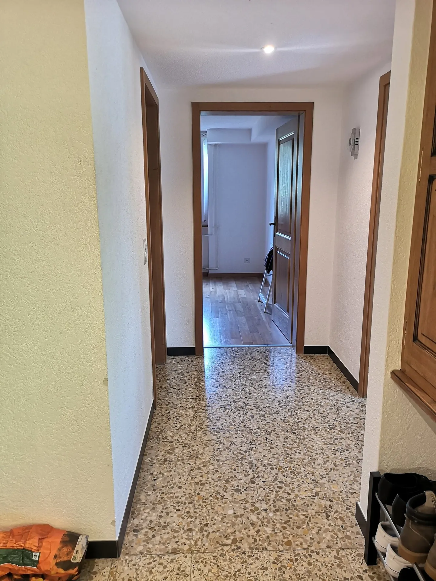 Maison avec deux appartements dans un endroit calme, avec garage et places de parking - Photo 25 sur 33