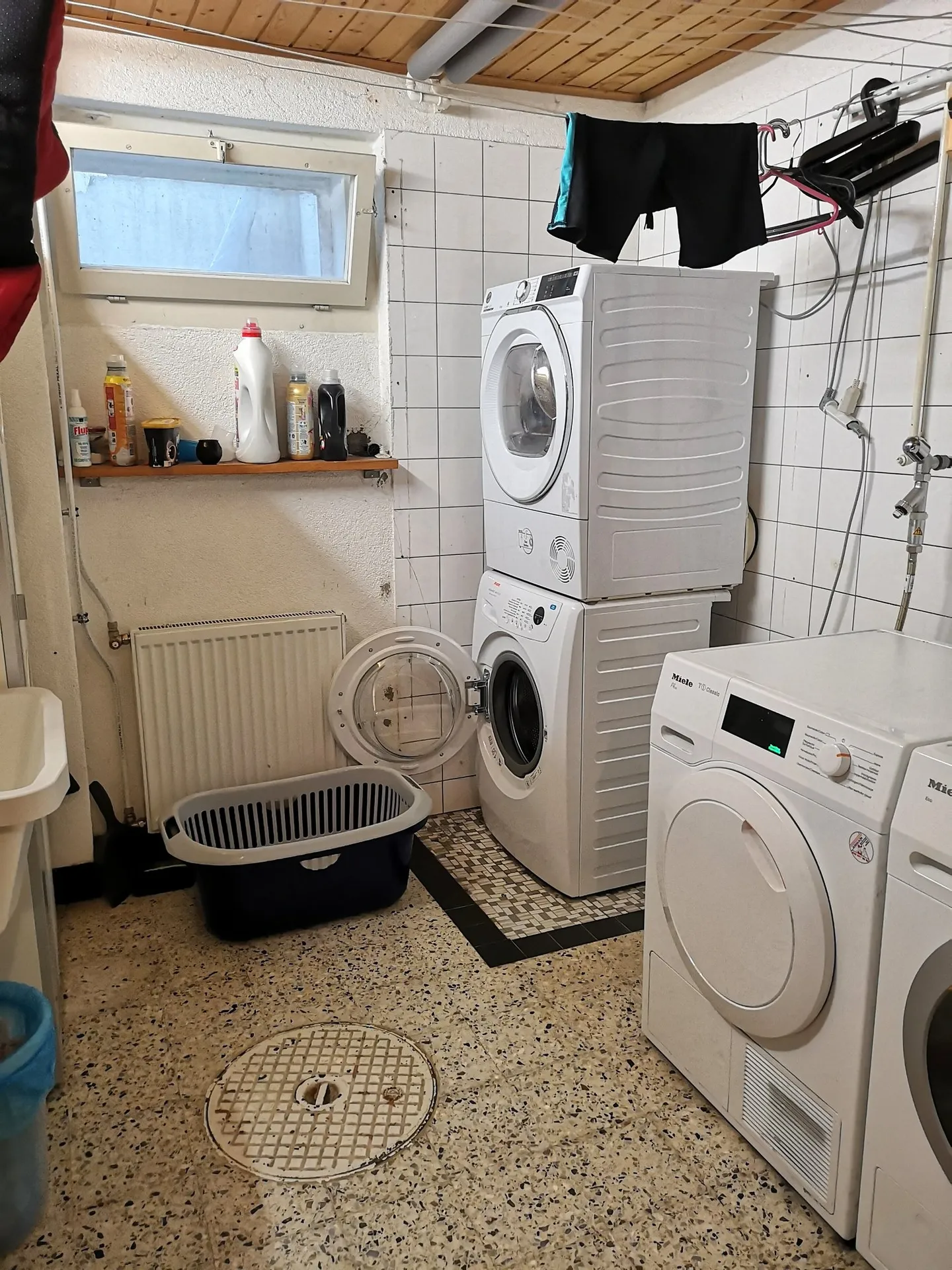 Maison avec deux appartements dans un endroit calme, avec garage et places de parking - Photo 23 sur 33