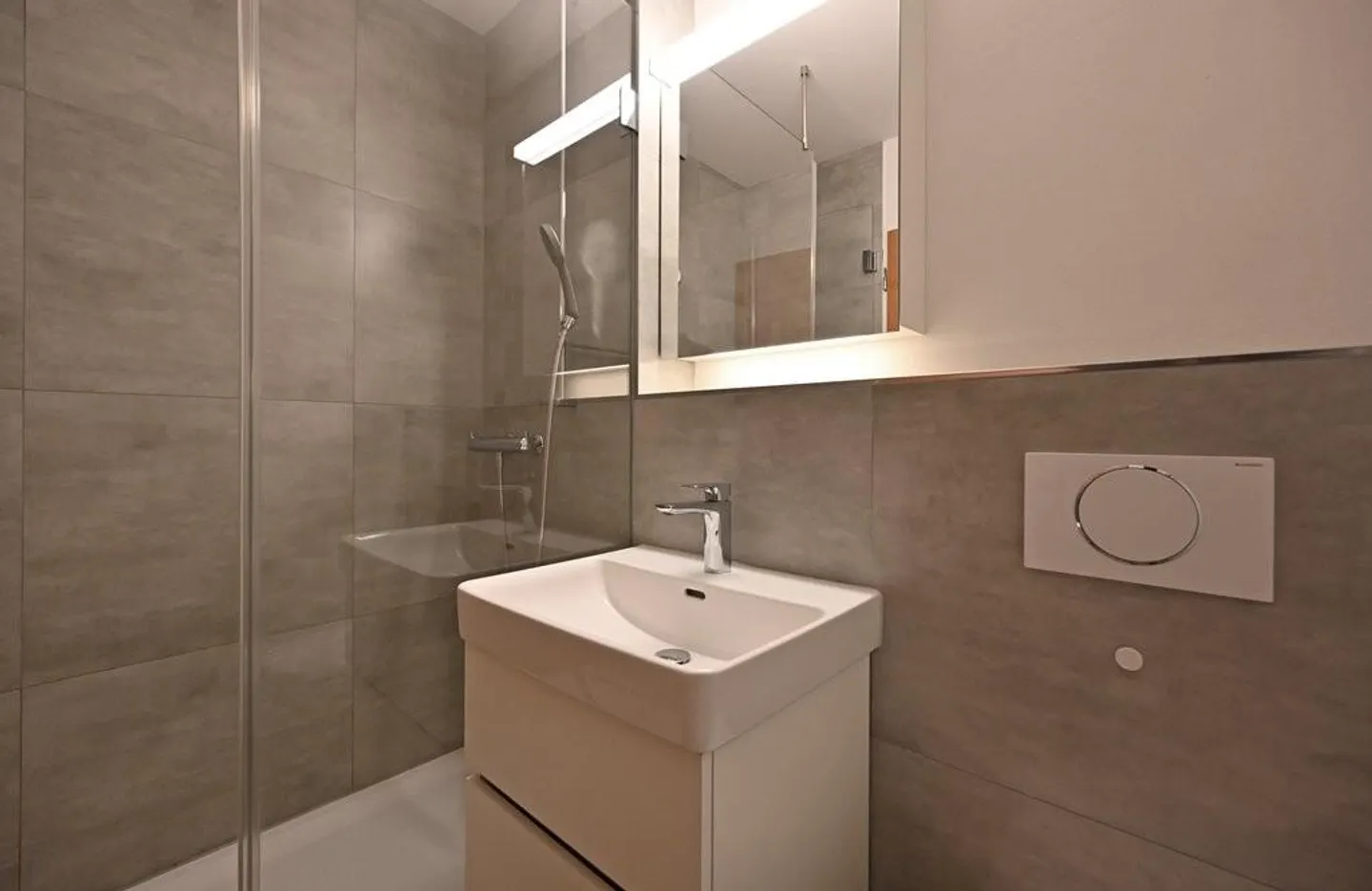 SCHÖNE 6.5-ZIMMER-MAISONETTE-WOHNUNG IN GÜMLIGEN - Foto 11 di 12