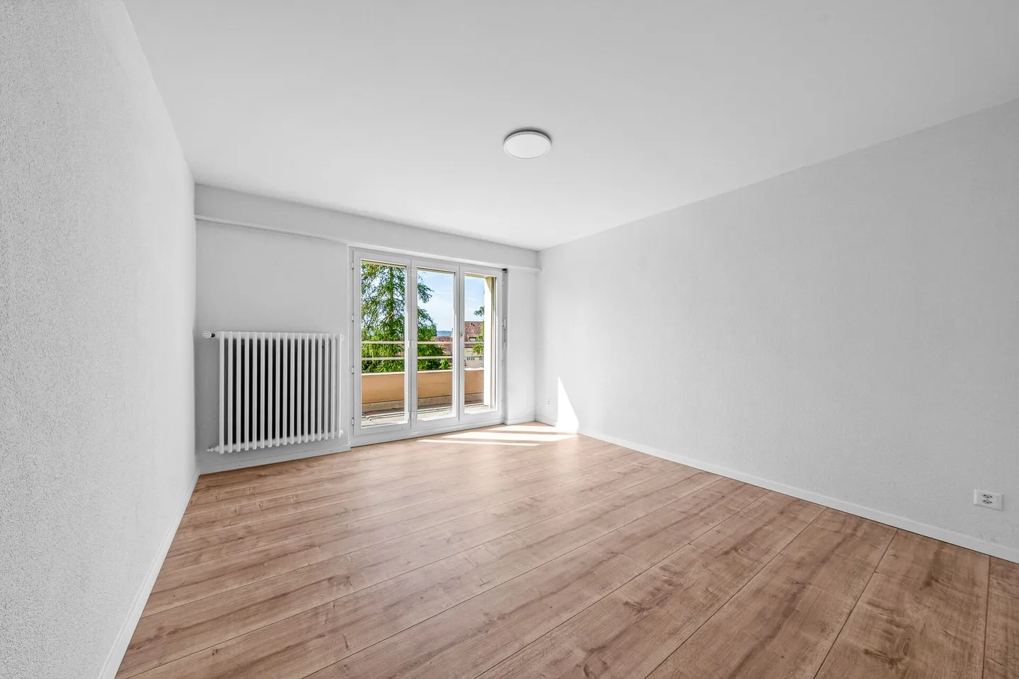Appartamento attico di 4,5 stanze completamente ristrutturato con grande terrazza e vista panoramica! - Foto 6 di 22