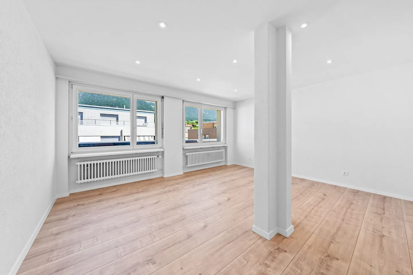 Appartamento attico di 4,5 stanze completamente ristrutturato con grande terrazza e vista panoramica! - Foto 8 di 22