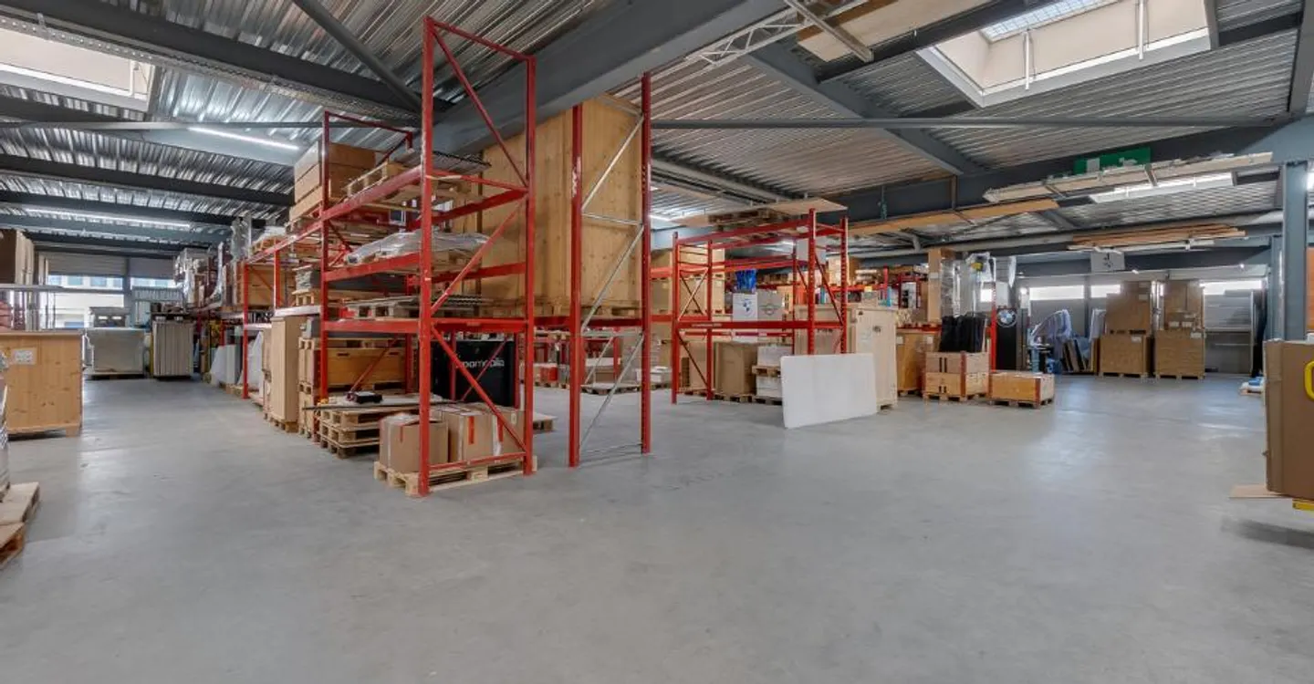 Sede commerciale rappresentativa con uffici e spazi logistici - Foto 3 di 8