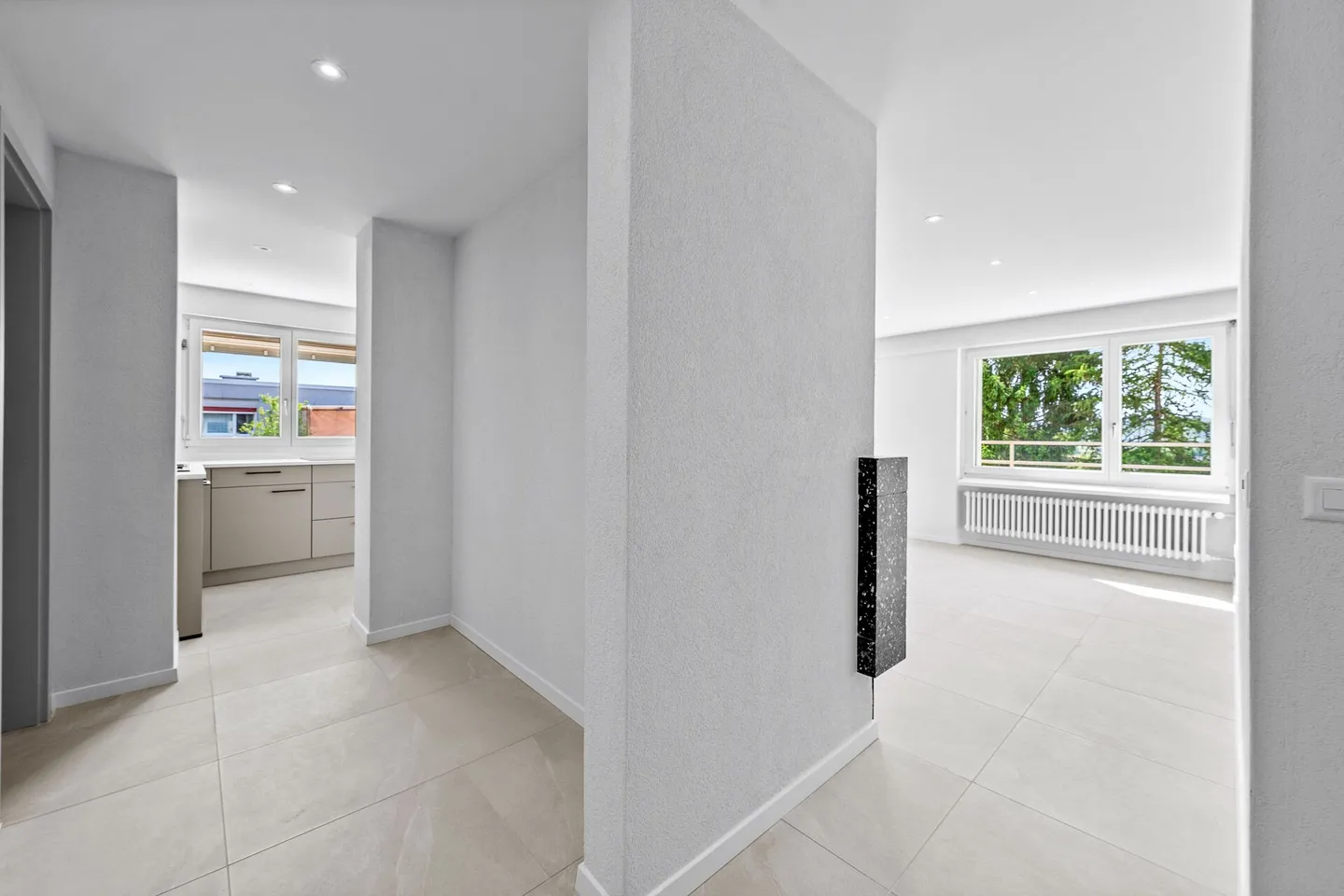 Appartamento attico di 4,5 stanze completamente ristrutturato con grande terrazza e vista panoramica! - Foto 9 di 22