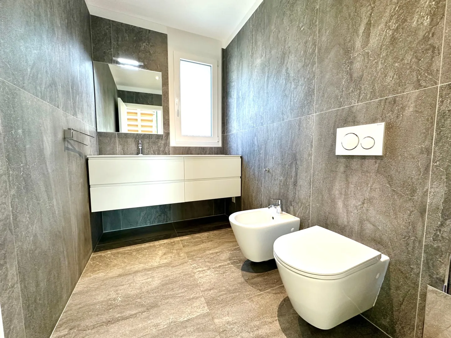 Eleganza moderna e comfort: villa con dotazioni di alta qualità - Foto 10 di 13