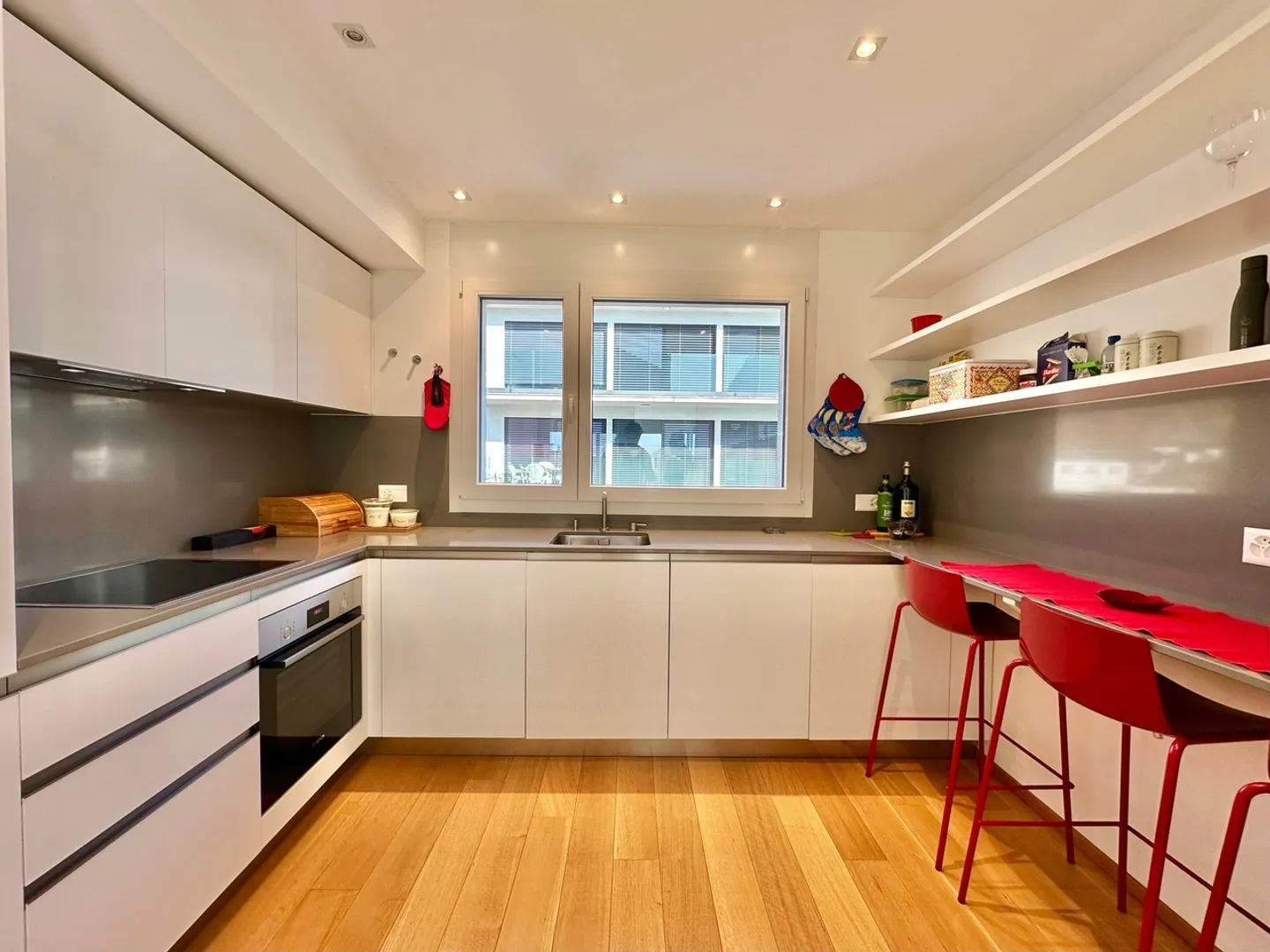 Eleganza moderna e comfort: villa con dotazioni di alta qualità - Foto 4 di 13