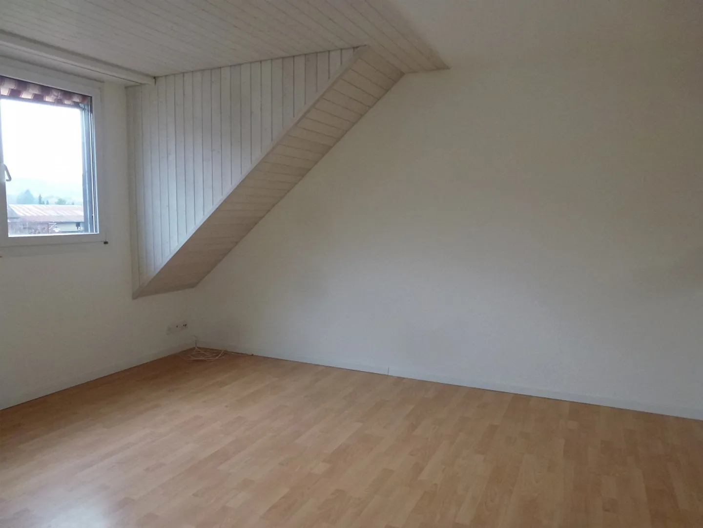 Appartement sous les toits lumineux de 2,5 pièces - Photo 3 sur 5